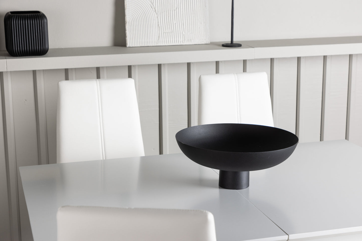 Disa Matbord med Pastill Stolarna