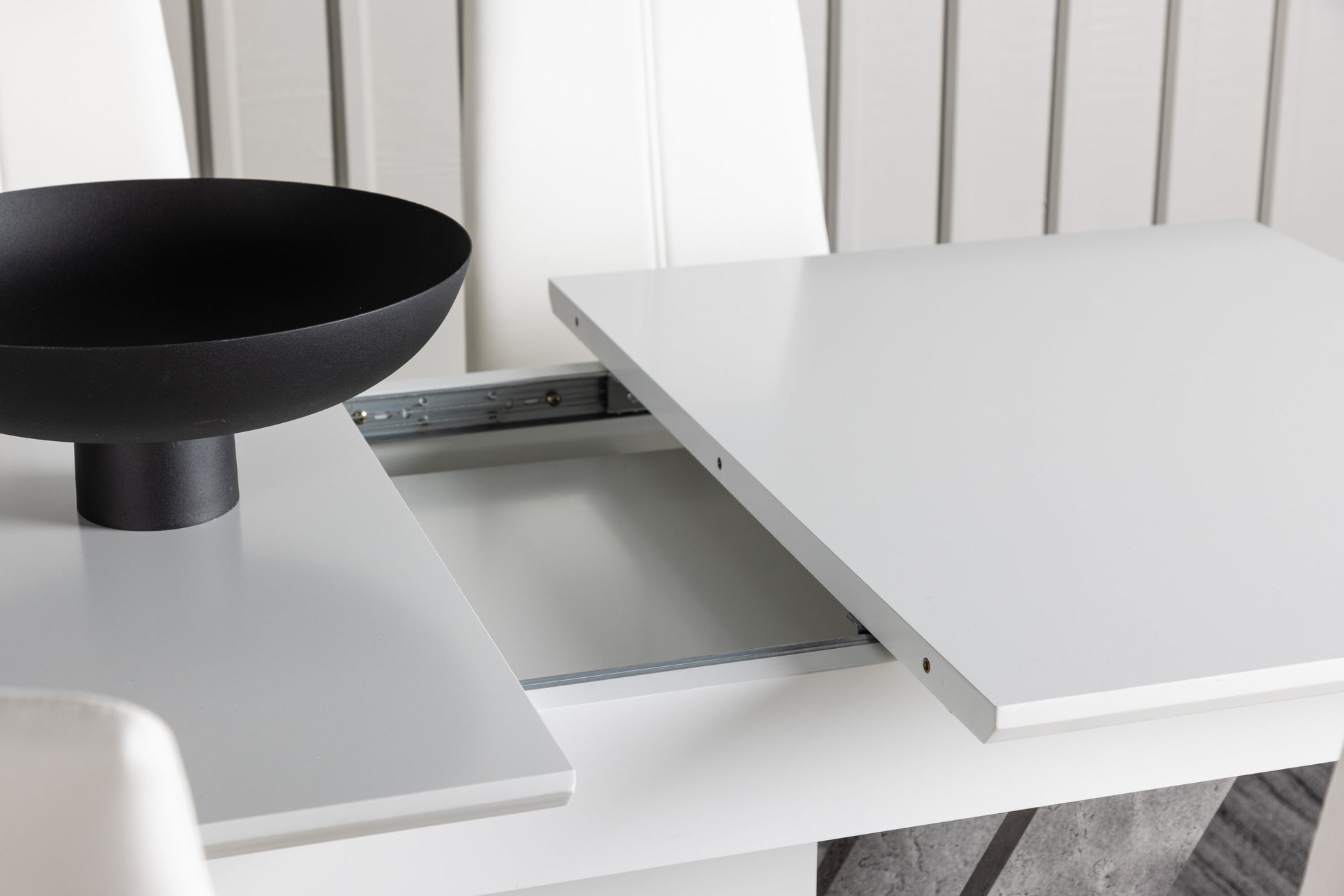 Disa Matbord med Pastill Stolarna