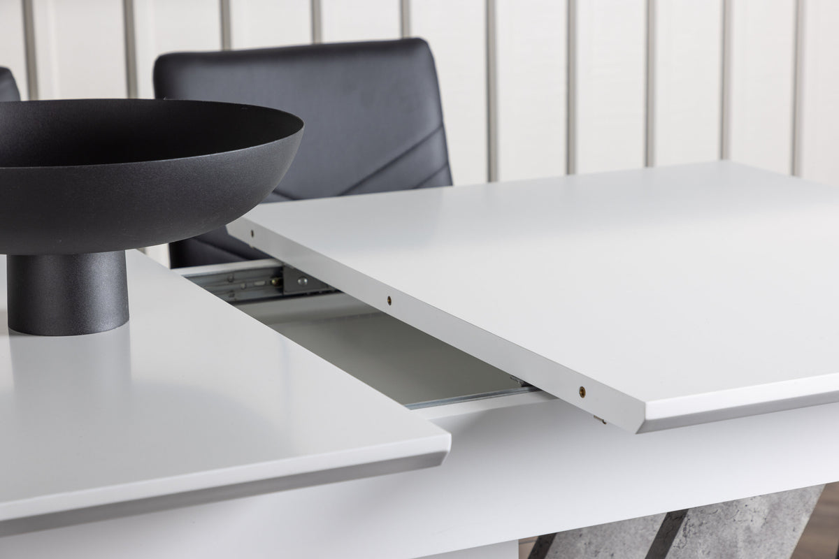 Disa Matbord med Lily Stolarna