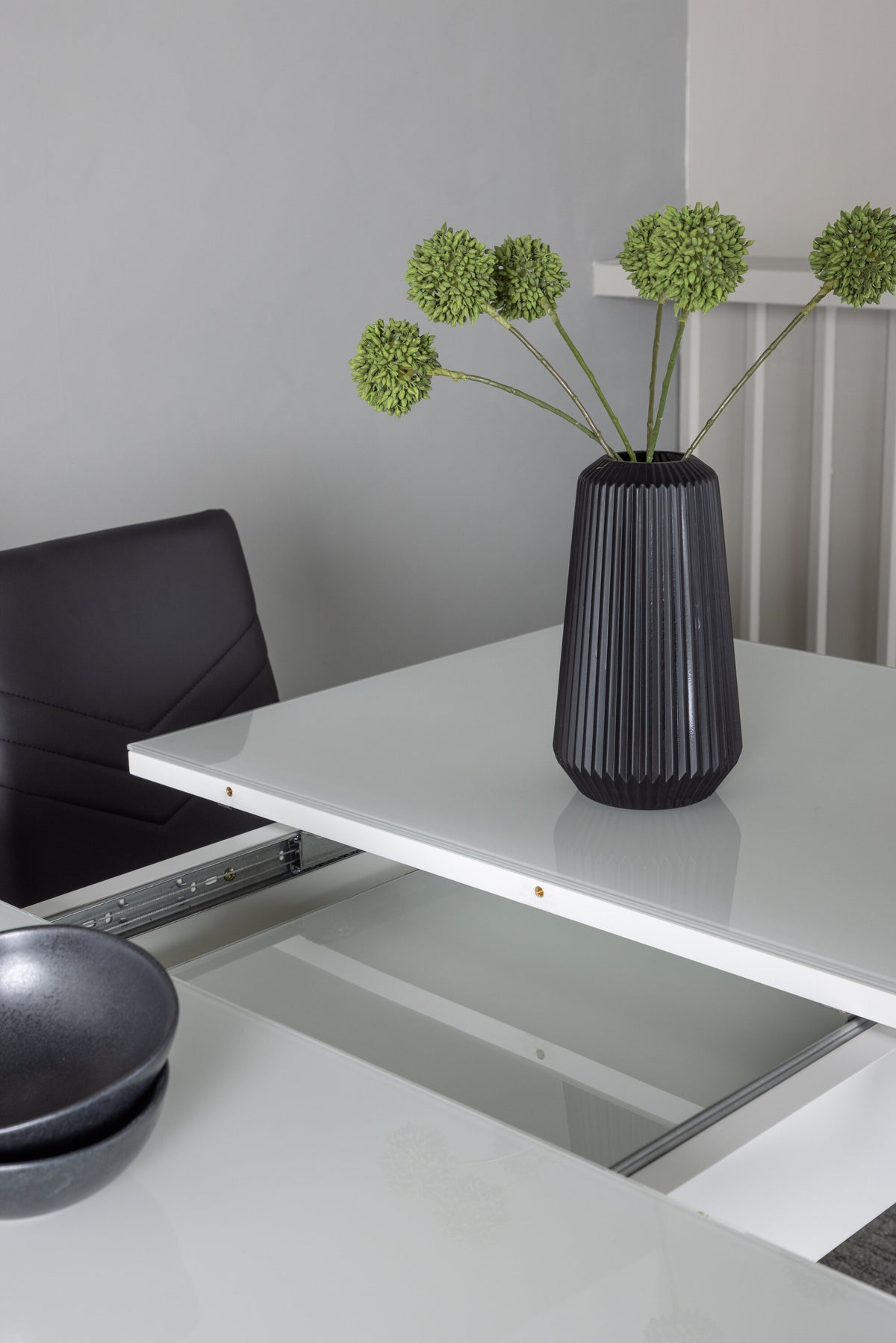 Pluto Matbord med Lily Stolarna