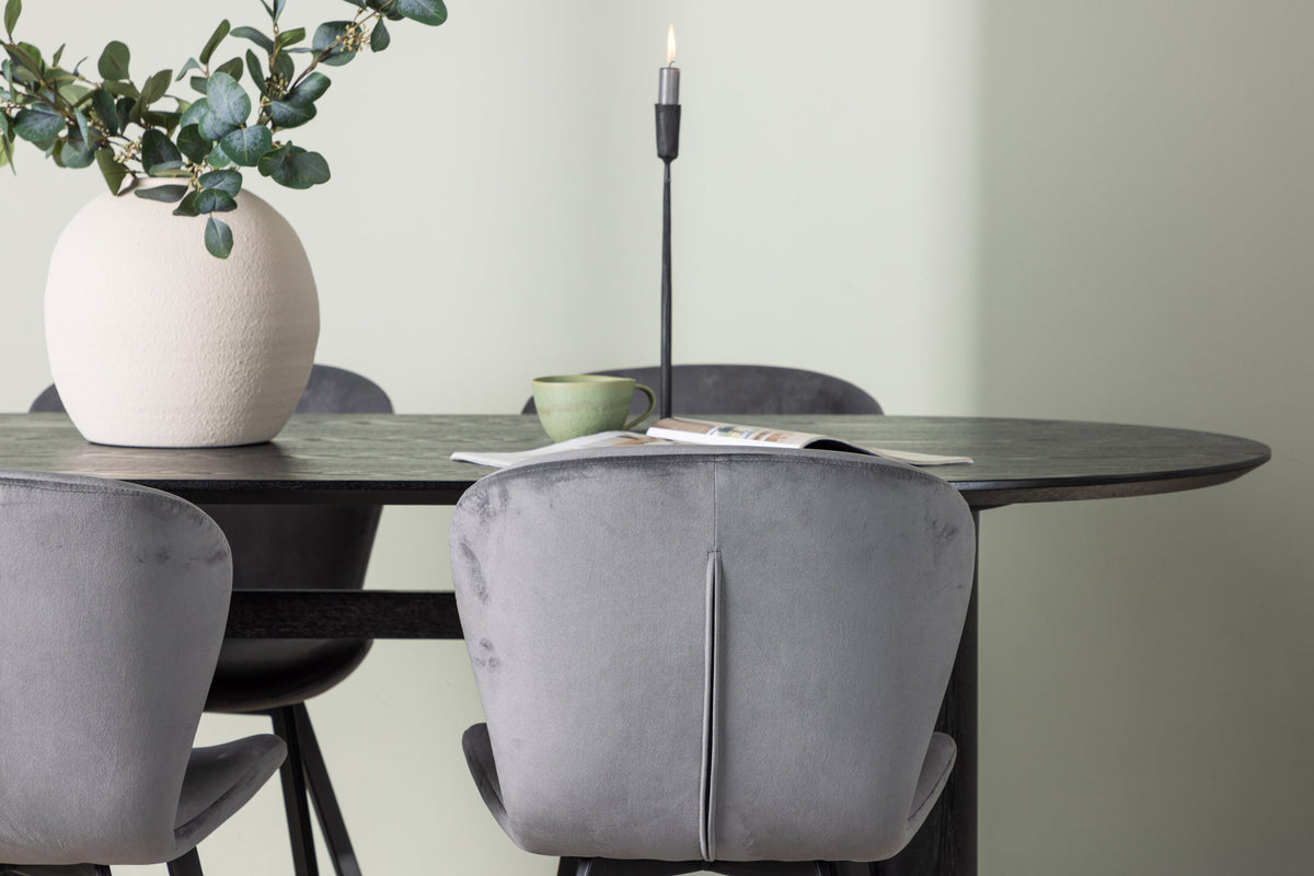 Isolde Matbord med Lilja Stolarna – Bord: 75x180x90 Stol: 50x80x48