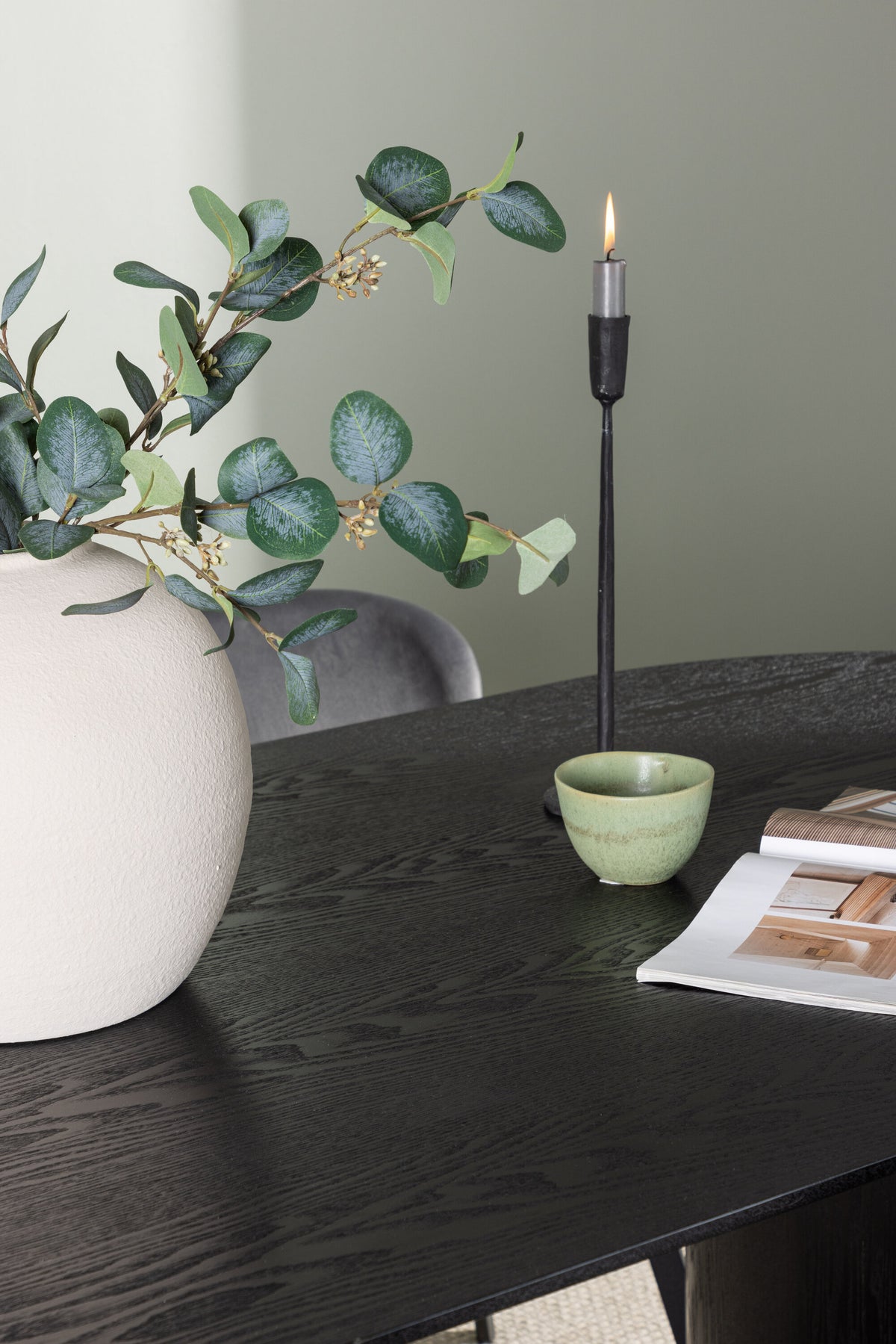 Isolde Matbord med Lilja Stolarna – Bord: 75x180x90 Stol: 50x80x48
