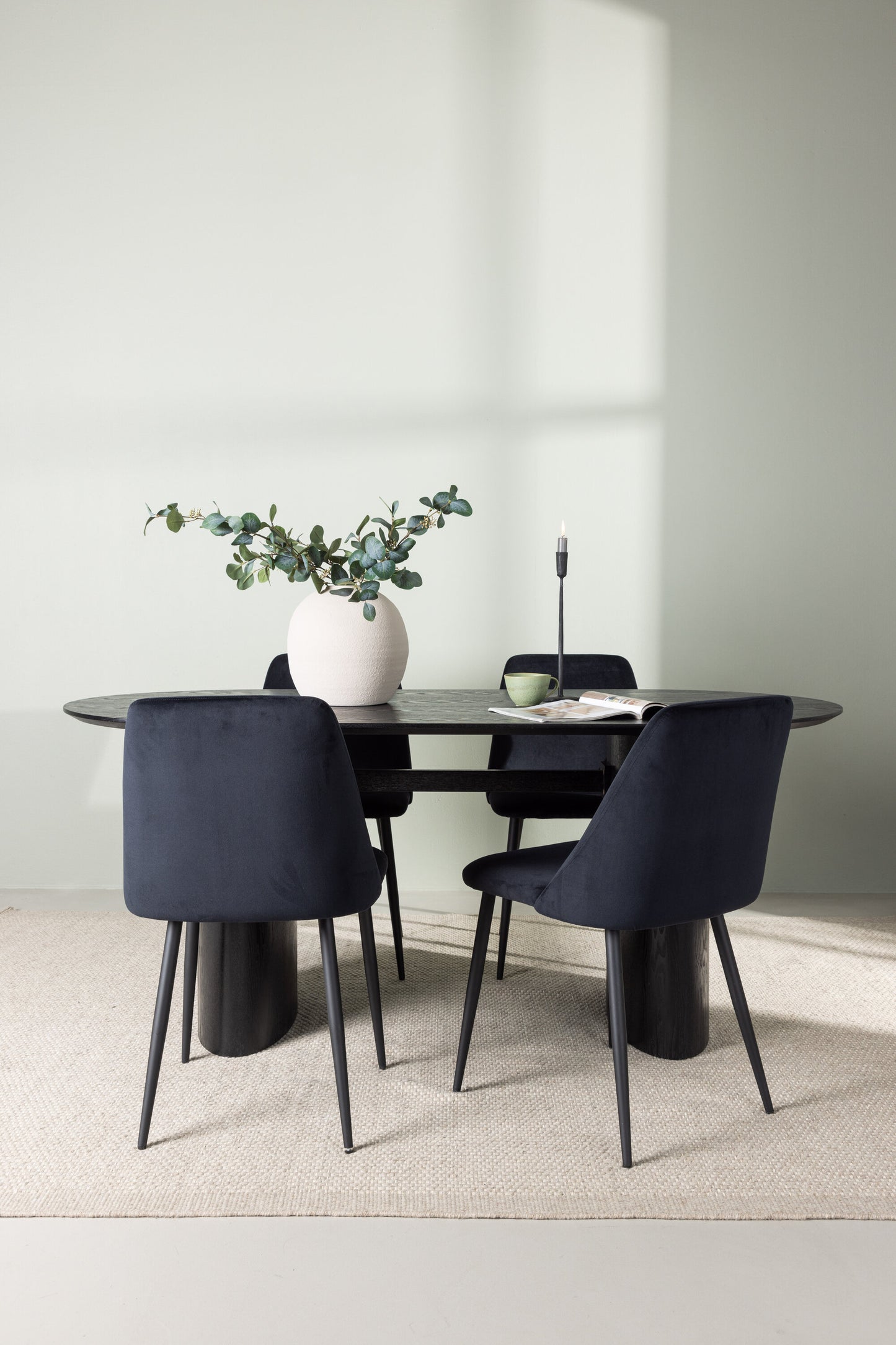 Isolde Matbord med Night Stolarna – Bord: 75x180x90 Stol: 56x87x49