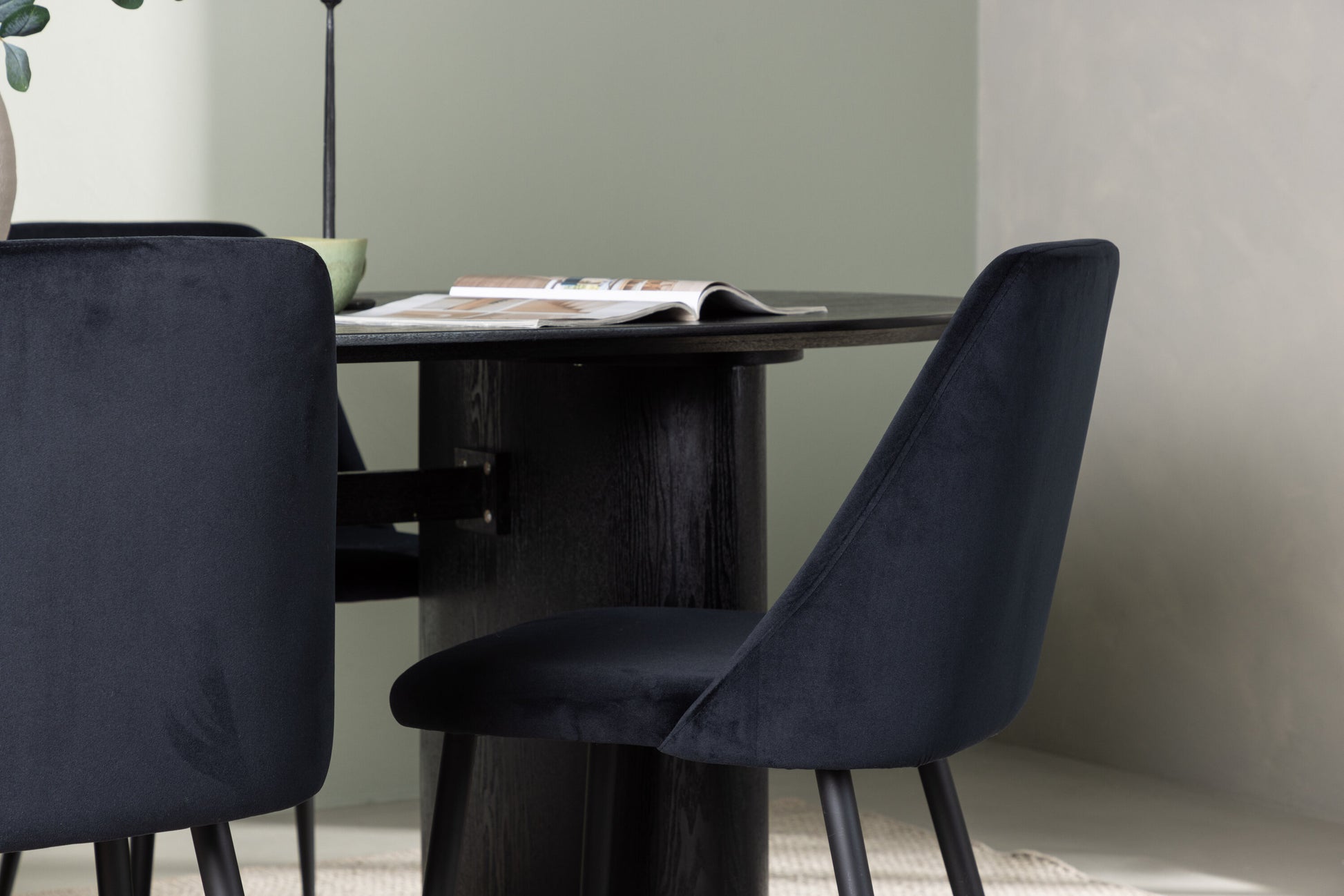 Isolde Matbord med Night Stolarna – Bord: 75x180x90 Stol: 56x87x49