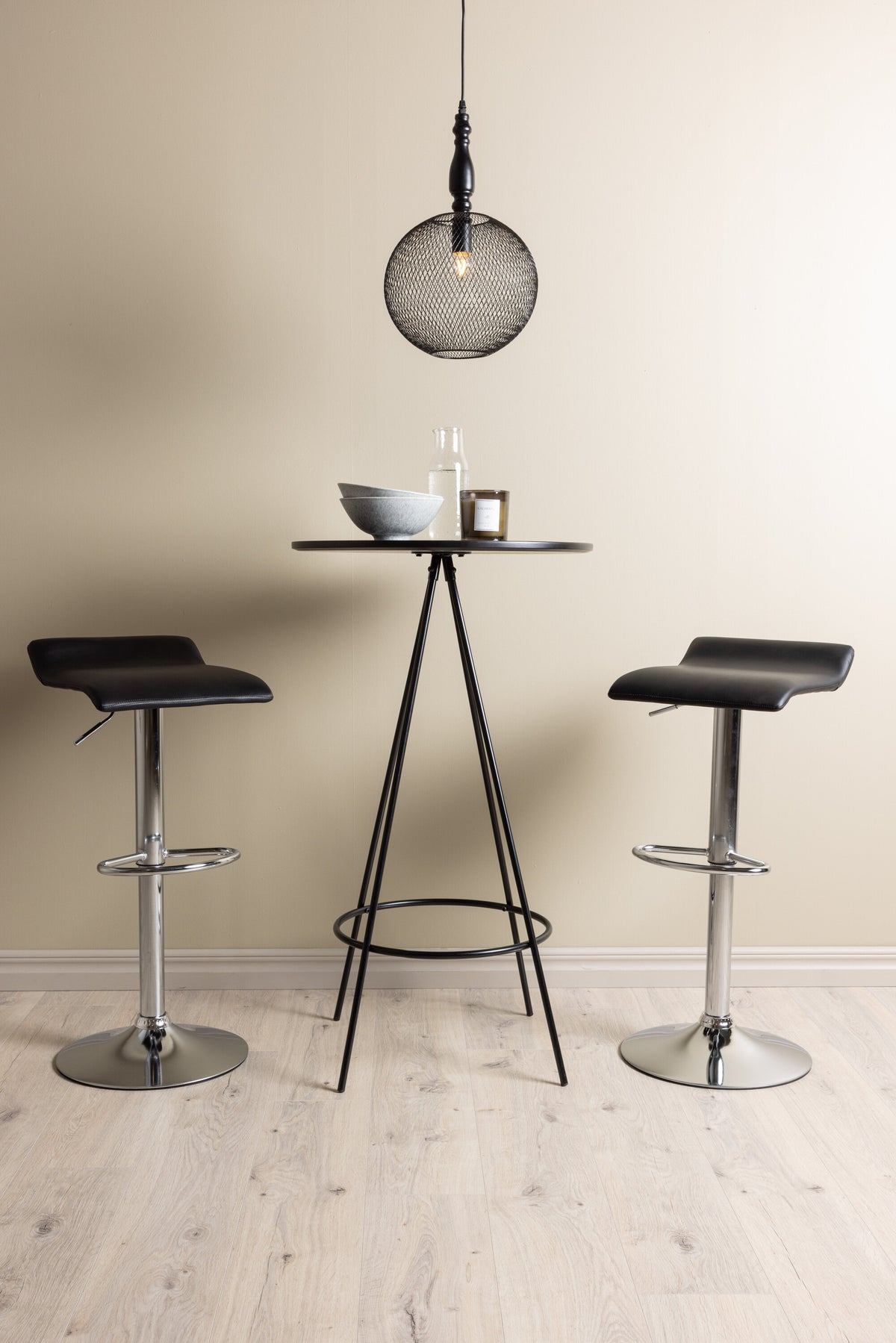 Bistro Matbord med Jonna Stolarna