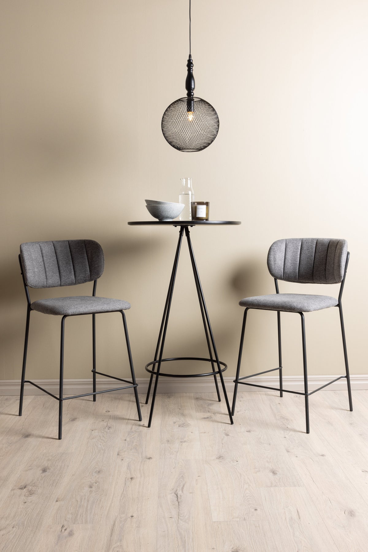 Bistro Matbord med Bell Stolarna