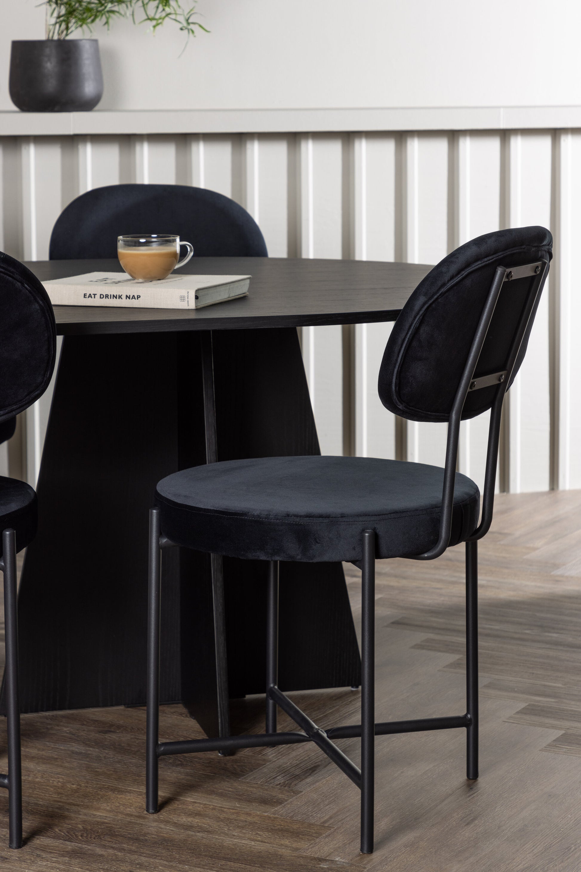 Bootcut Matbord med Stella Stolarna – Bord: 75x230x115 Stol: 60x89x50