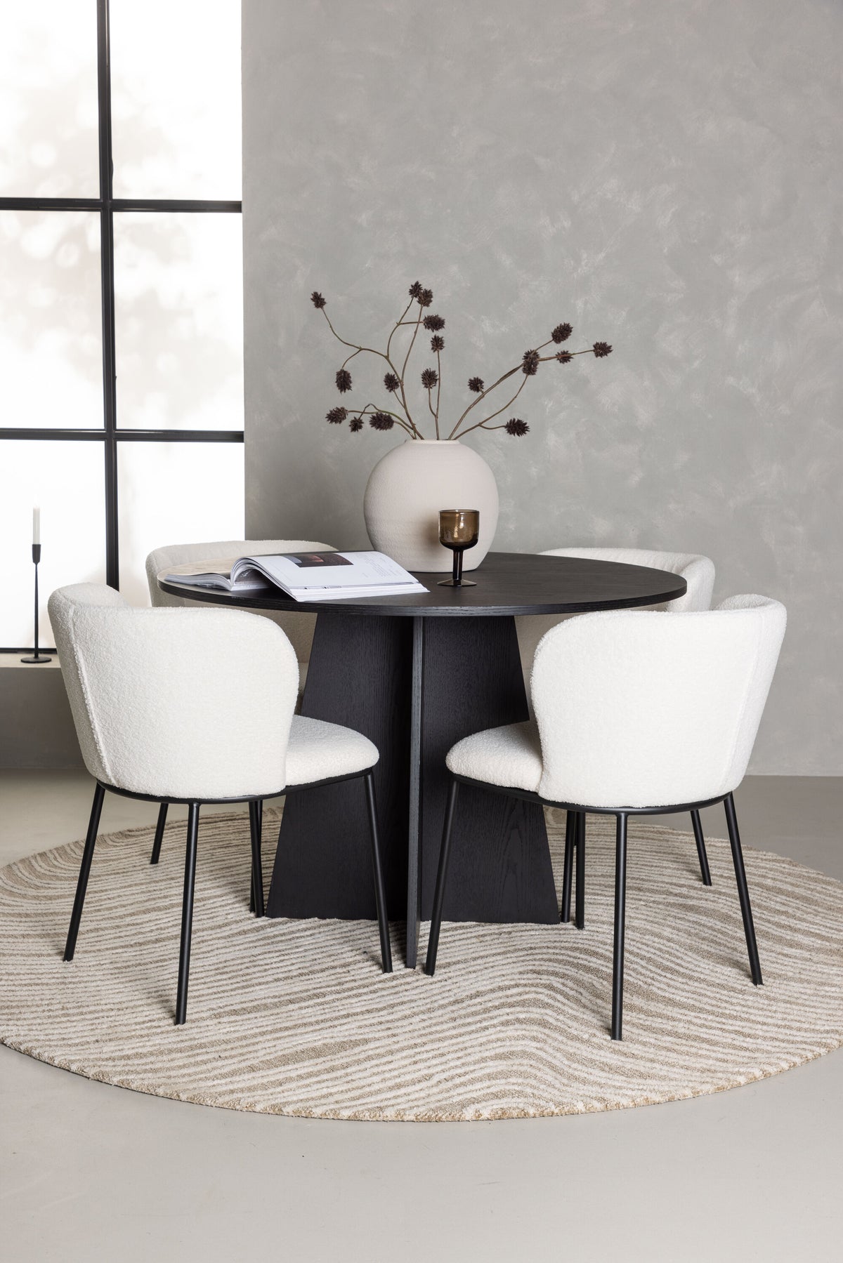 Bootcut Matbord med Edina Stolarna – Bord: ⌀110 Stol: 56x76x55