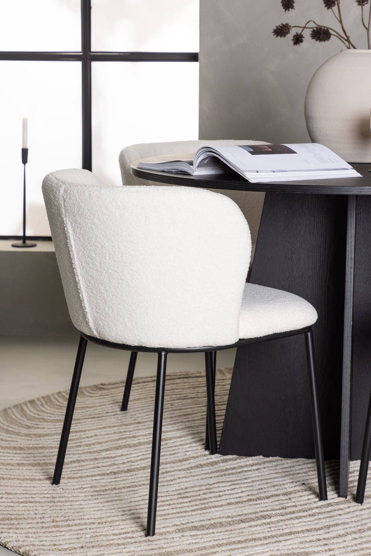 Bootcut Matbord med Edina Stolarna – Bord: ⌀110 Stol: 56x76x55