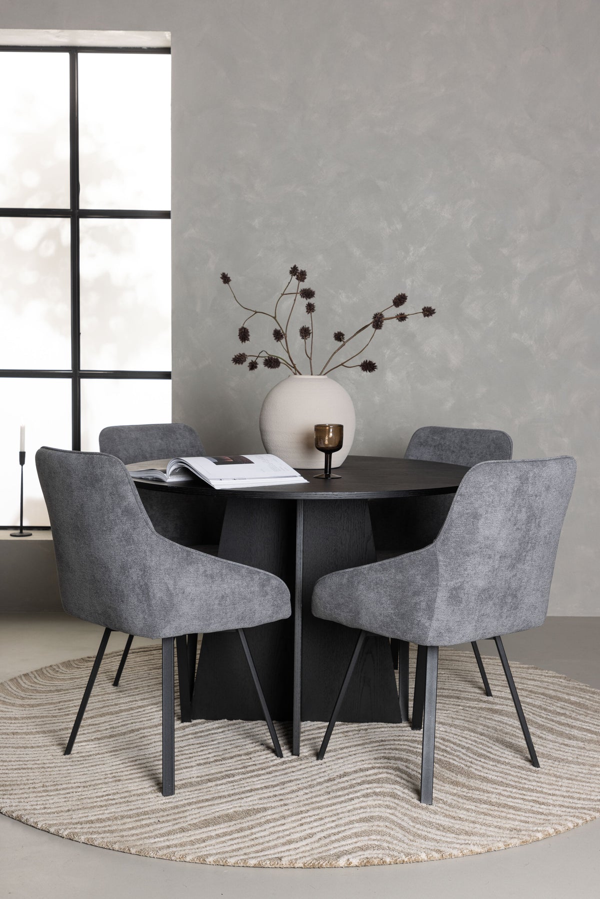 Bootcut Matbord med Rosie Stolarna – Bord: ⌀110 Stol: 60x88x55