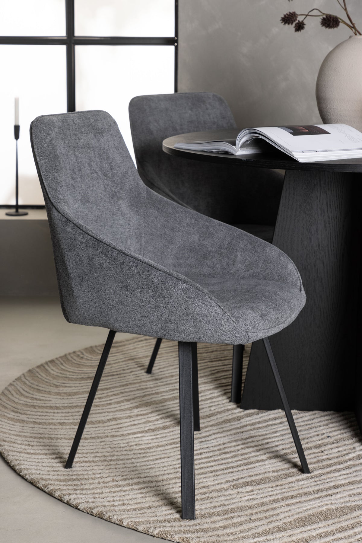 Bootcut Matbord med Rosie Stolarna – Bord: ⌀110 Stol: 60x88x55