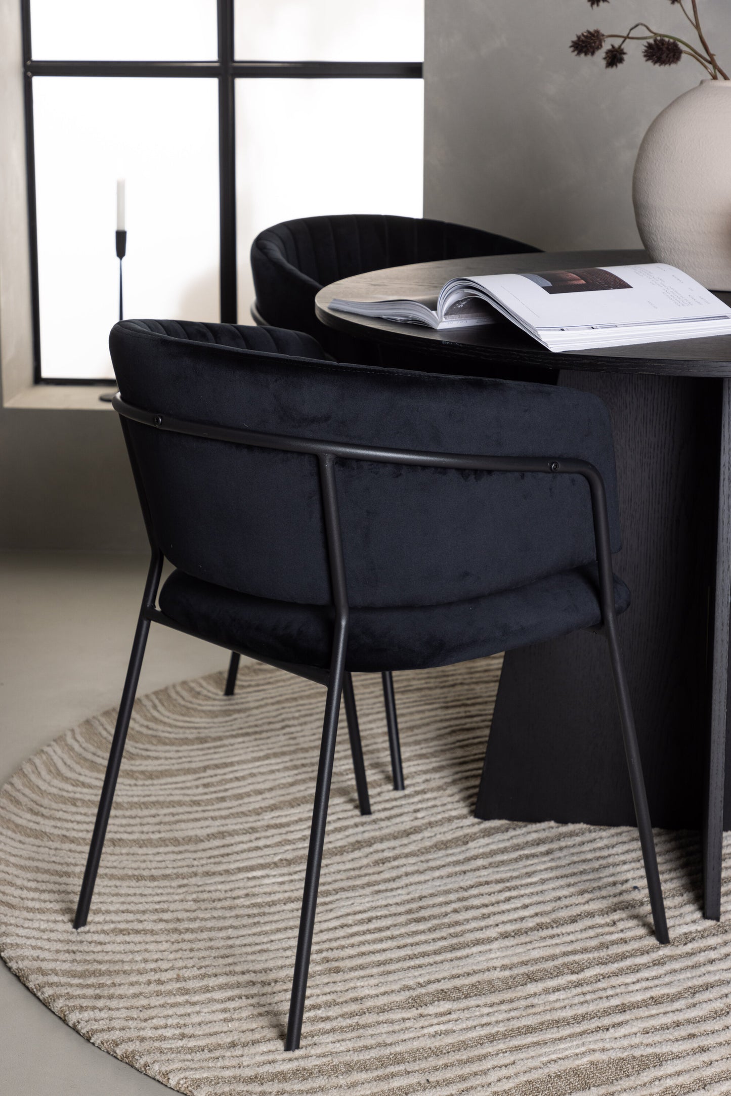 Bootcut Matbord med Selma Stolarna – Bord: ⌀110 Stol: 58x82x54