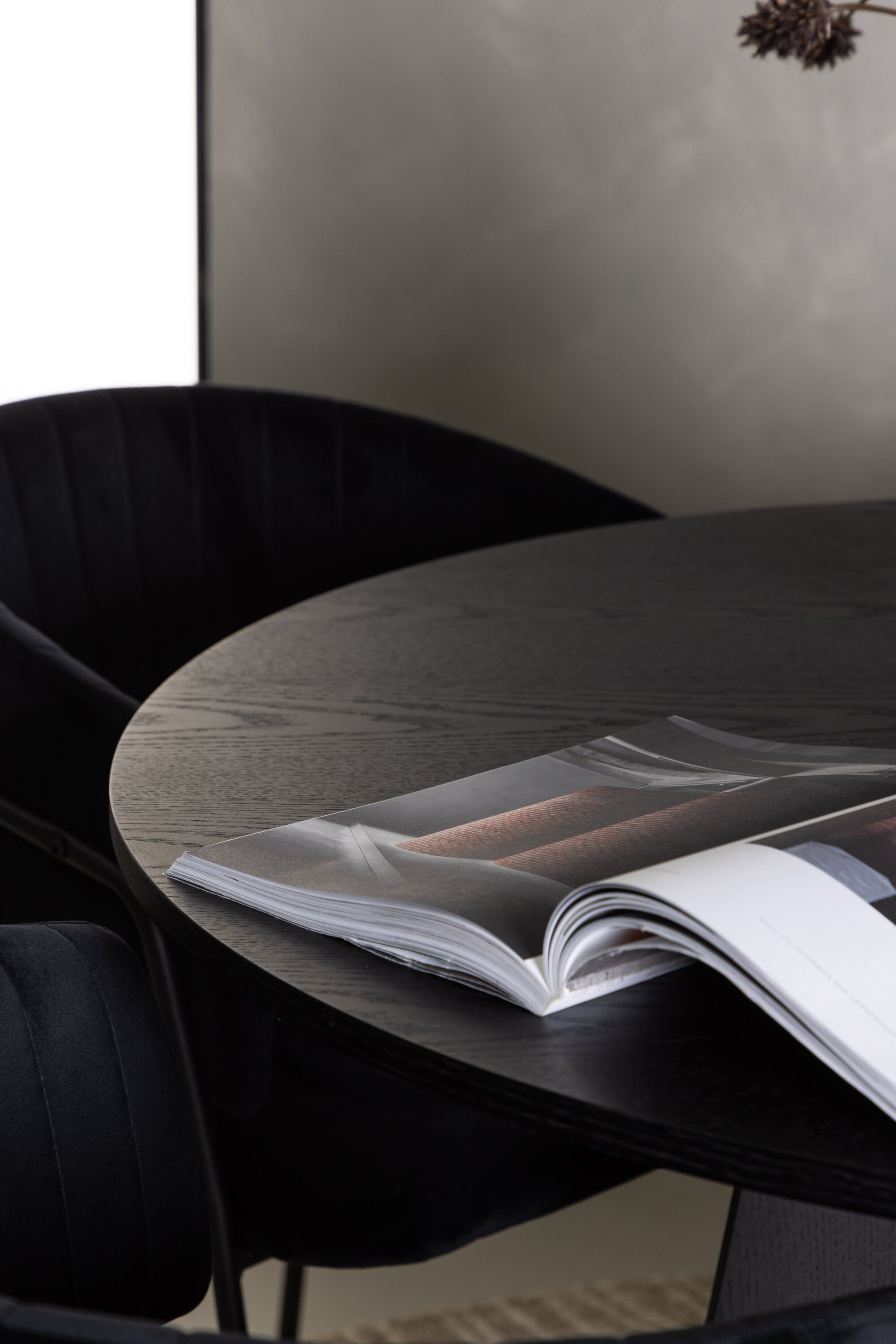 Bootcut Matbord med Selma Stolarna – Bord: ⌀110 Stol: 58x82x54