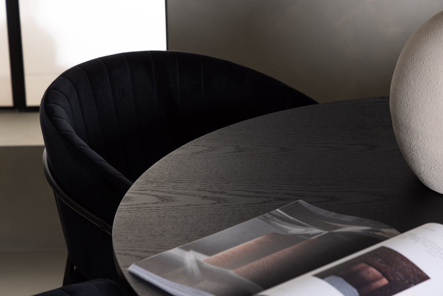 Bootcut Matbord med Selma Stolarna – Bord: ⌀110 Stol: 58x82x54