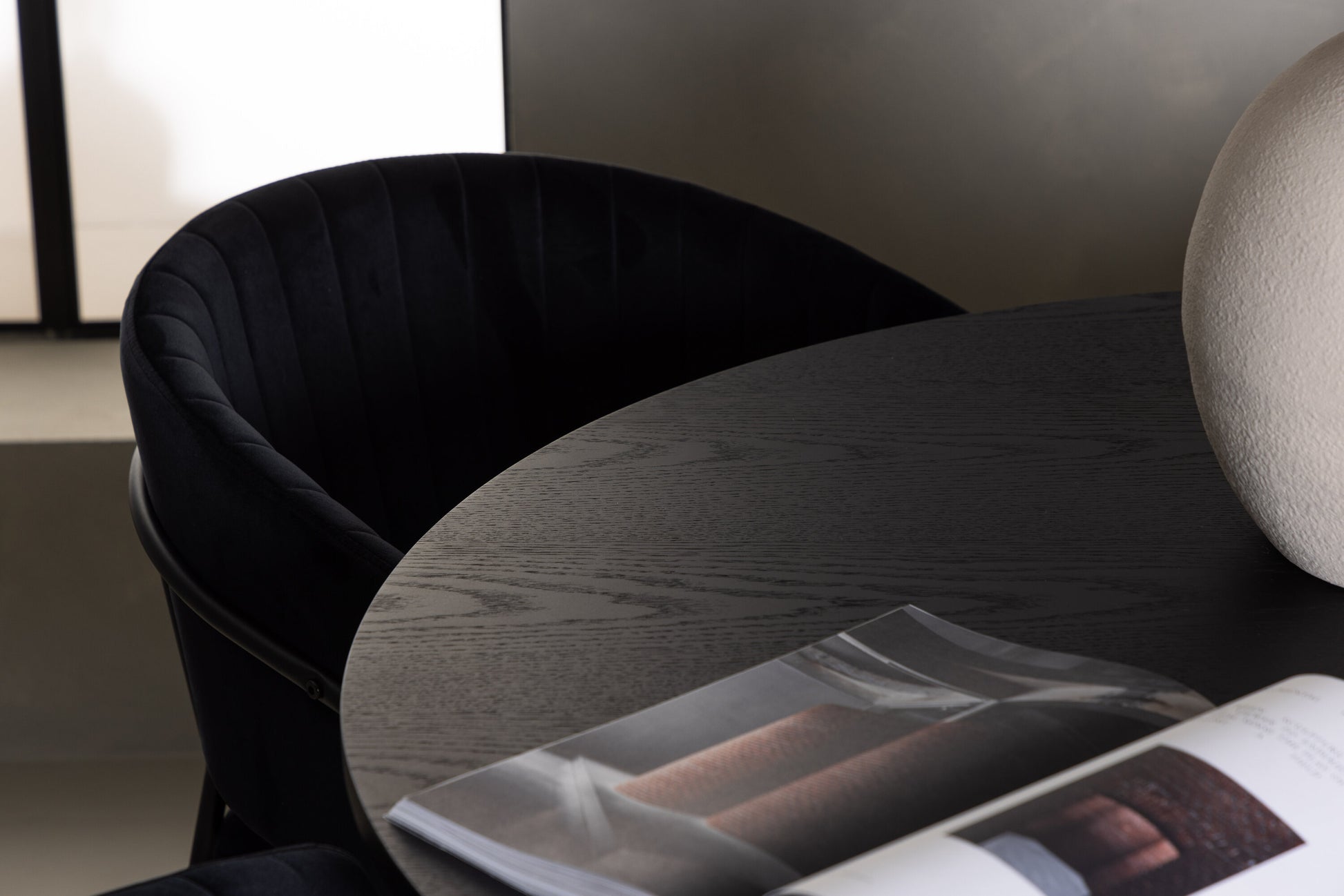 Bootcut Matbord med Selma Stolarna – Bord: ⌀110 Stol: 58x82x54