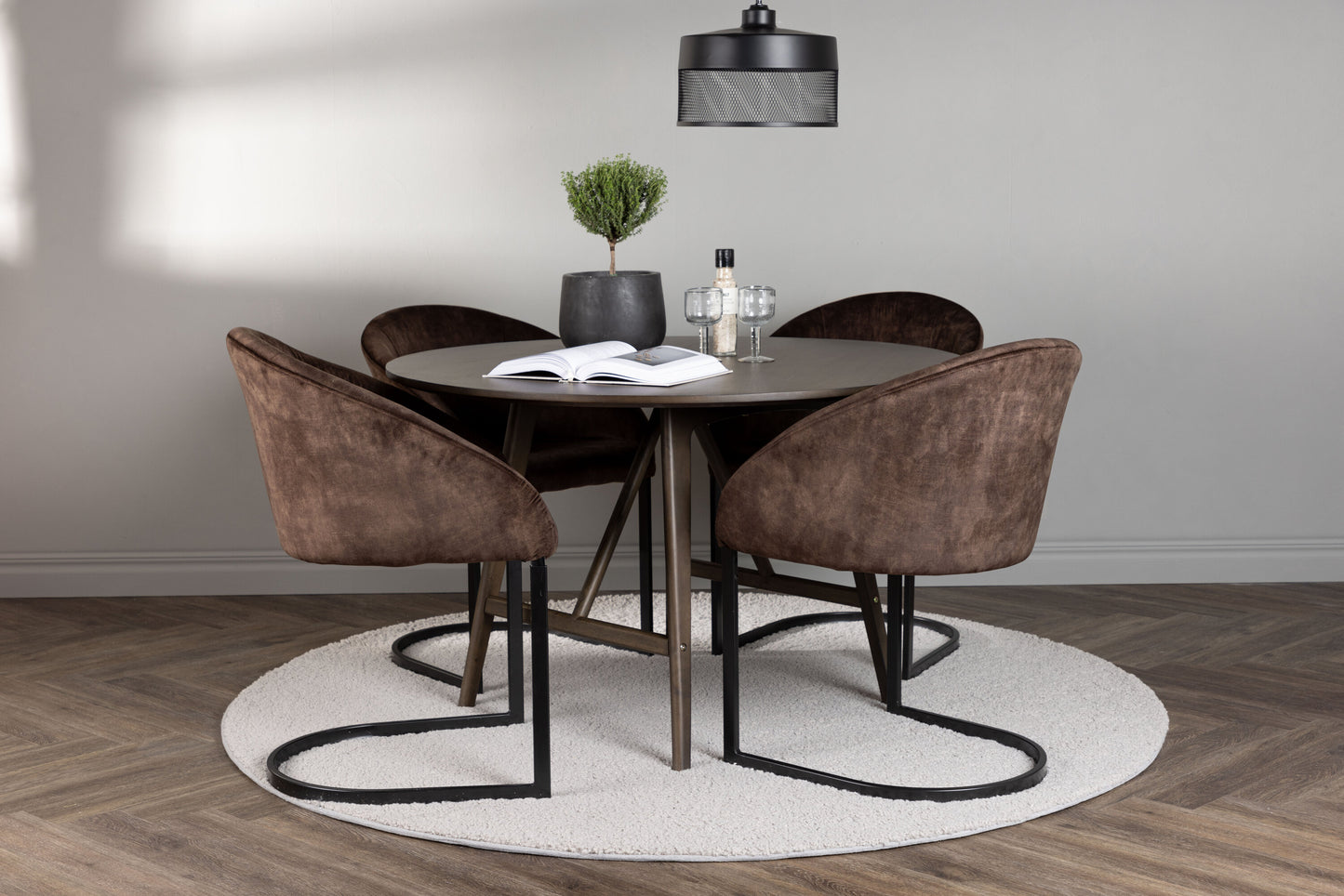 Kaseidon Matbord med Evening Stolarna – Bord: ⌀100 Stol: 65x82x56