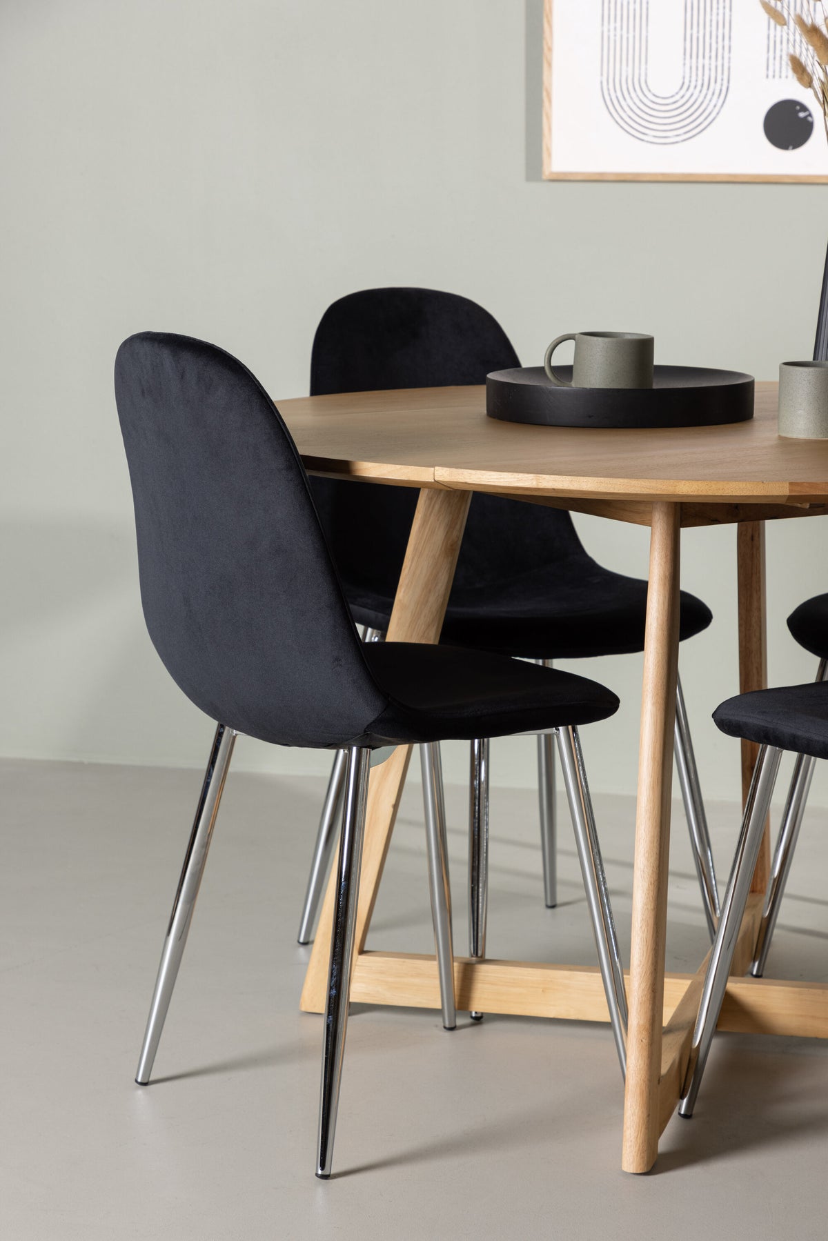 Yakidon Matbord med Polar Stolarna – Bord: ⌀120 Stol: 52x90x45