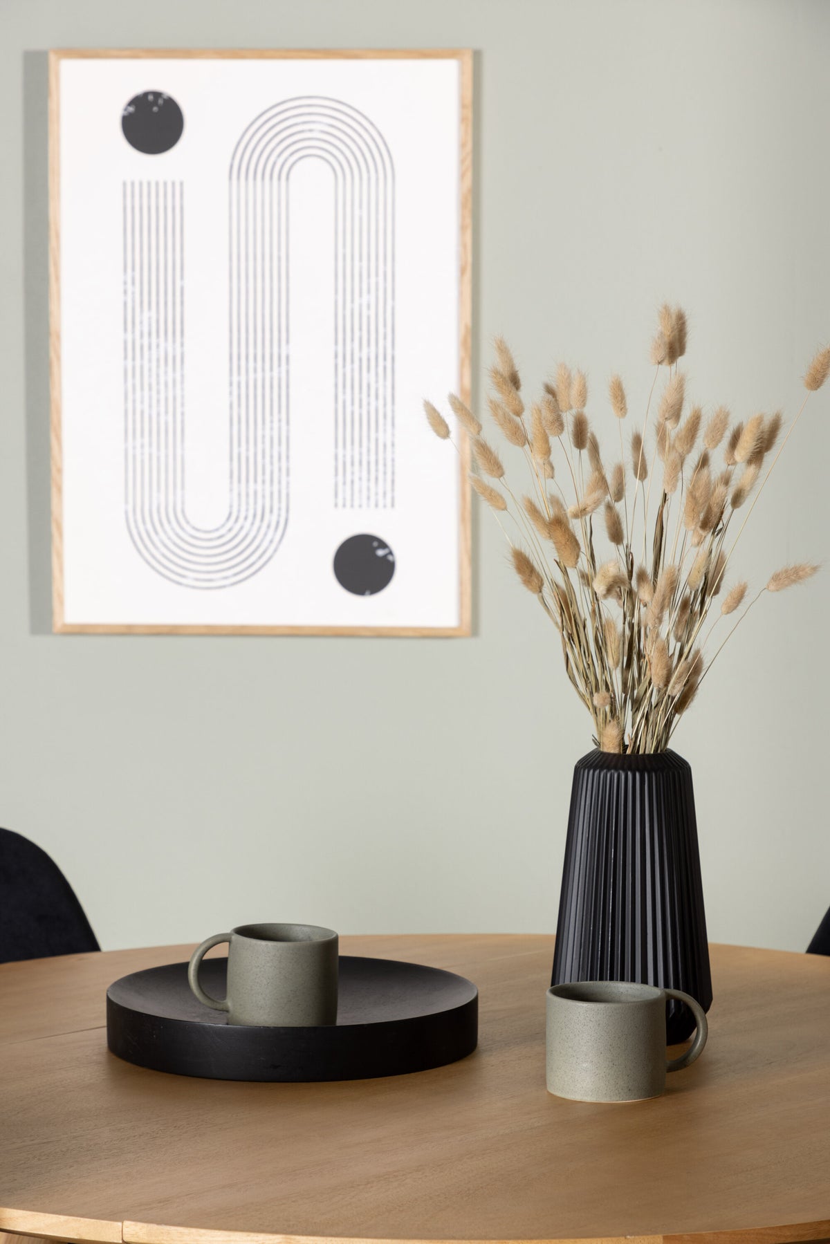 Yakidon Matbord med Polar Stolarna – Bord: ⌀120 Stol: 52x90x45