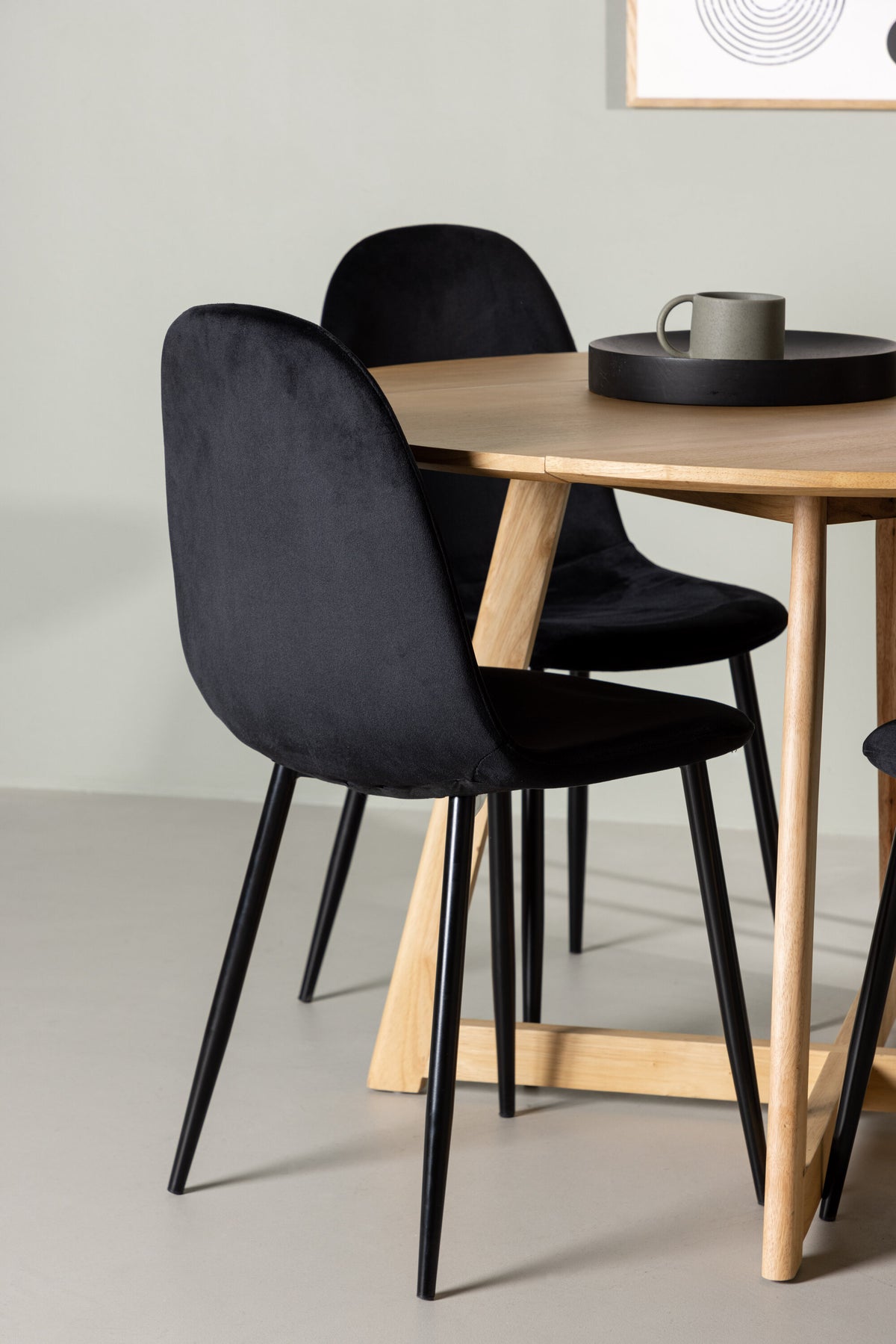 Yakidon Matbord med Polar Stolarna – Bord: ⌀120 Stol: 53,3x88x44