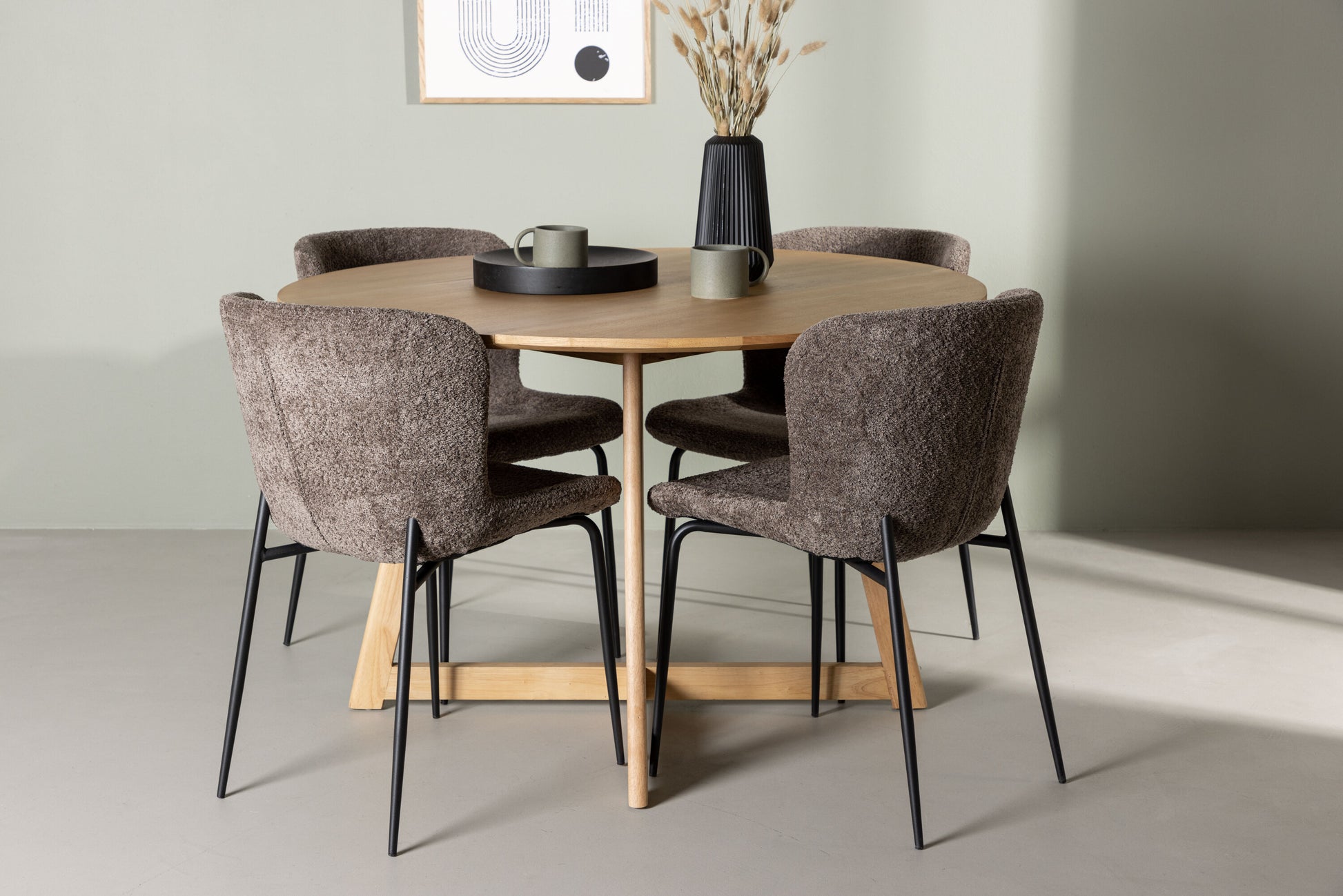 Yakidon Matbord med Modesto Stolarna