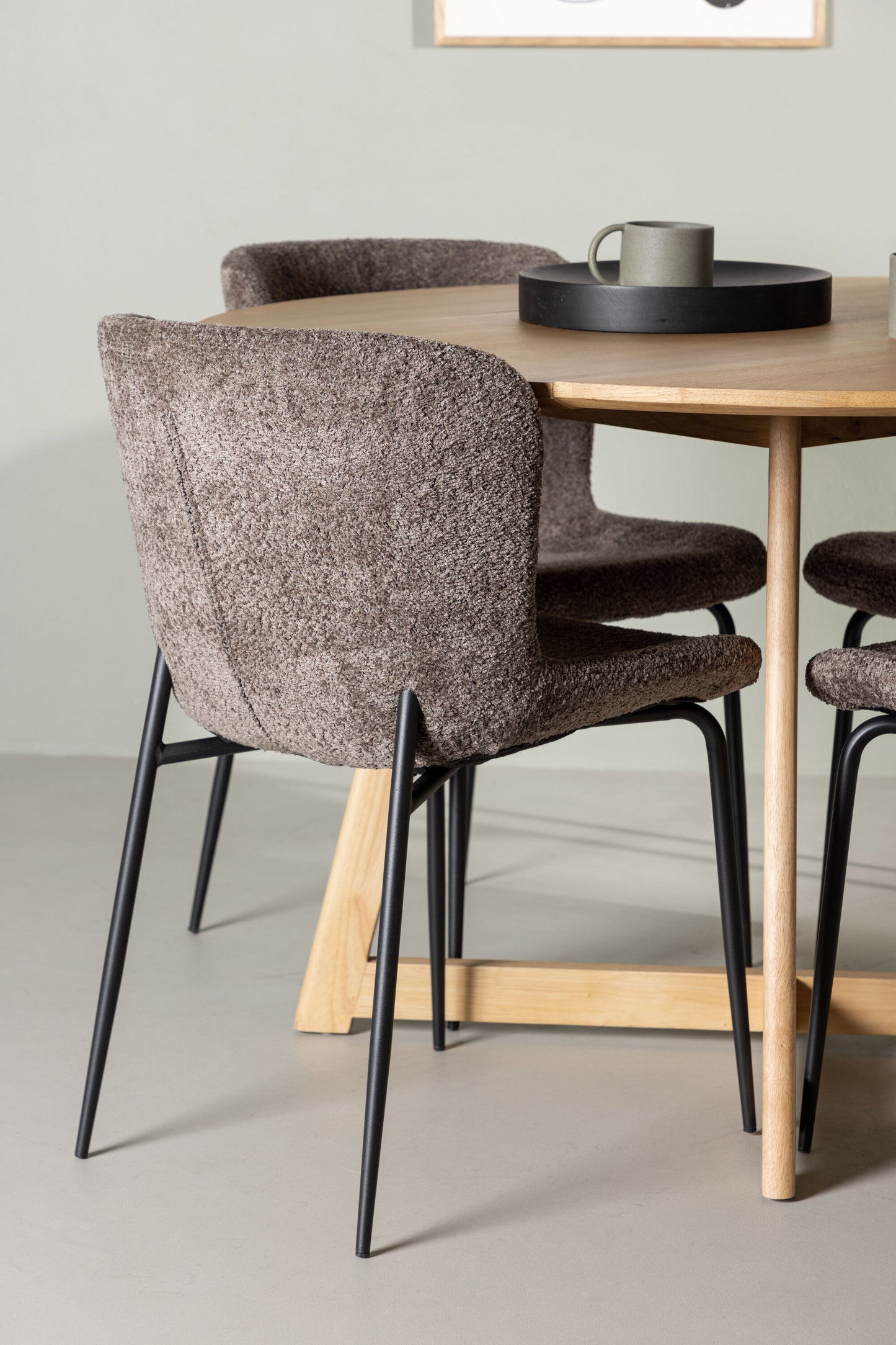 Yakidon Matbord med Modesto Stolarna