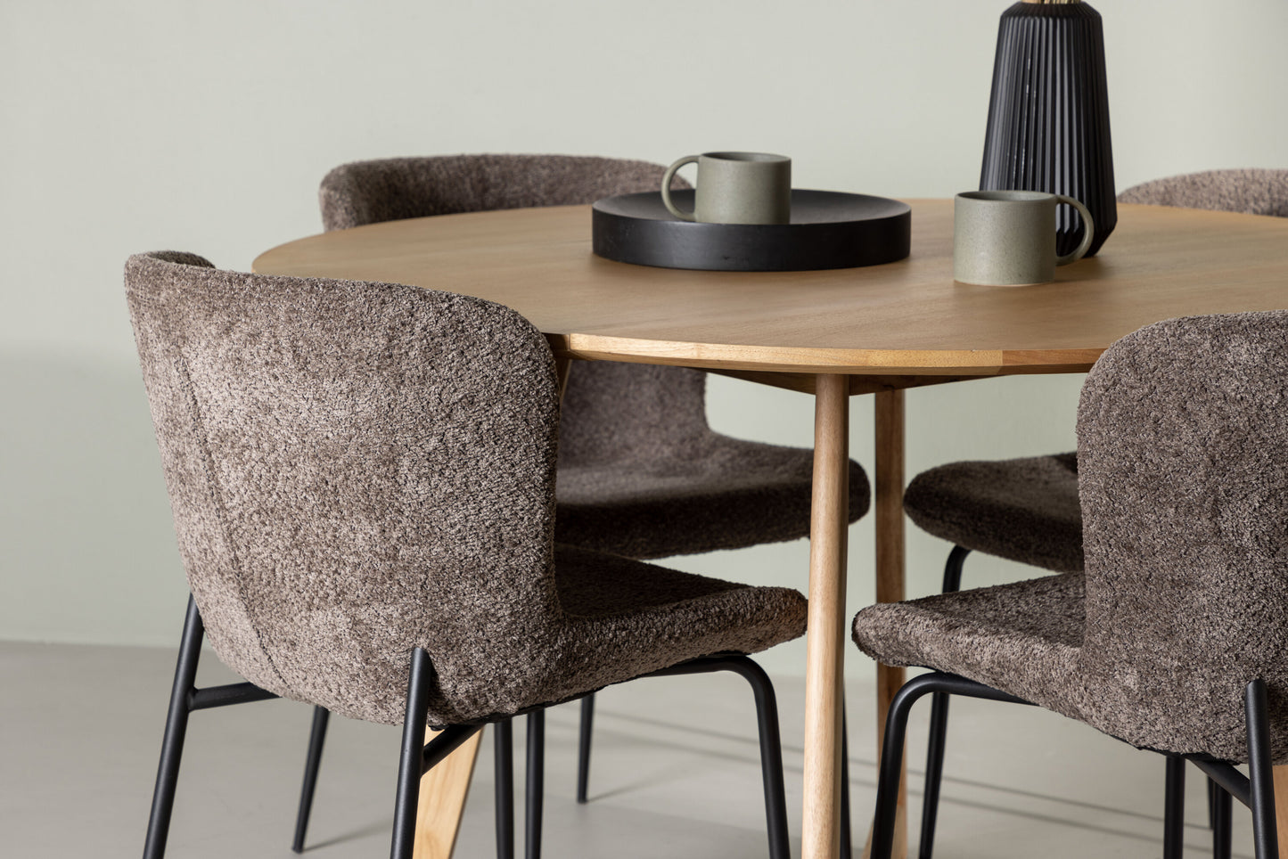 Yakidon Matbord med Modesto Stolarna