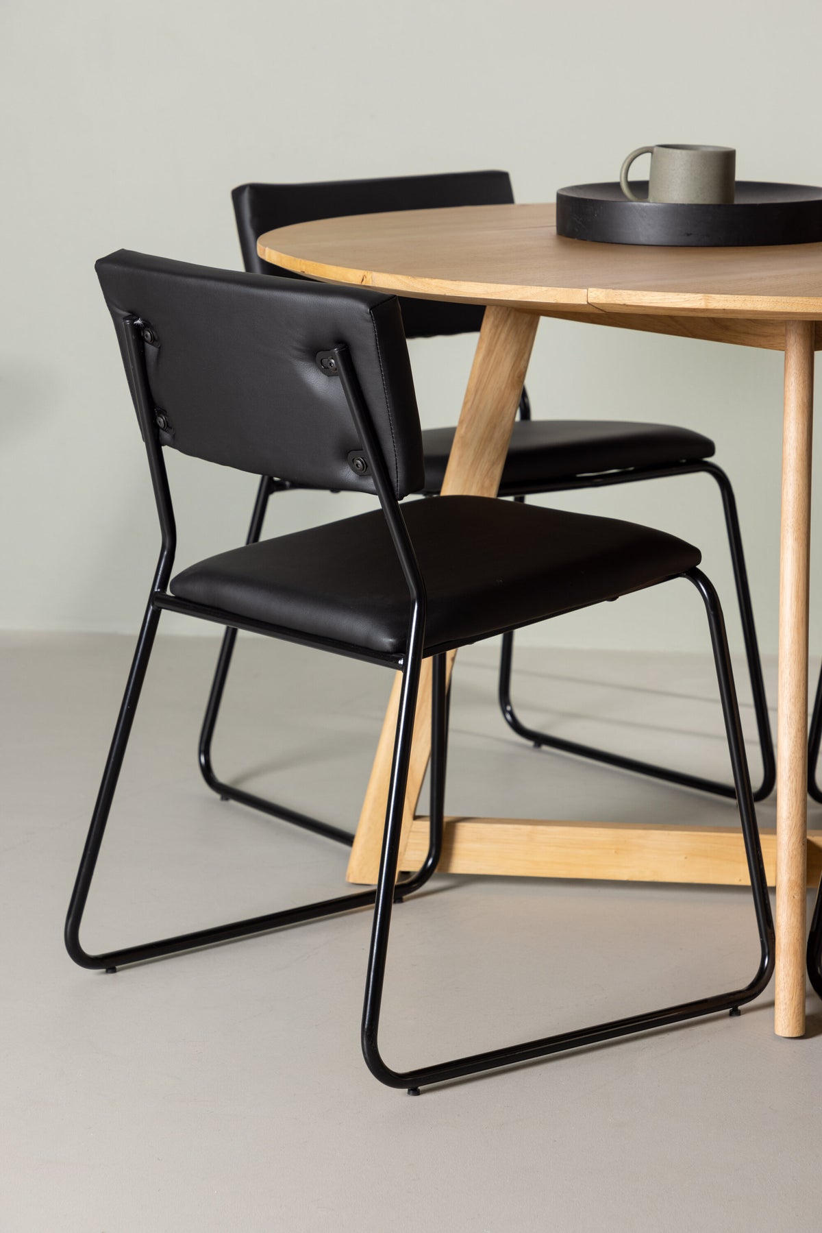 Yakidon Matbord med Kenth Stolarna