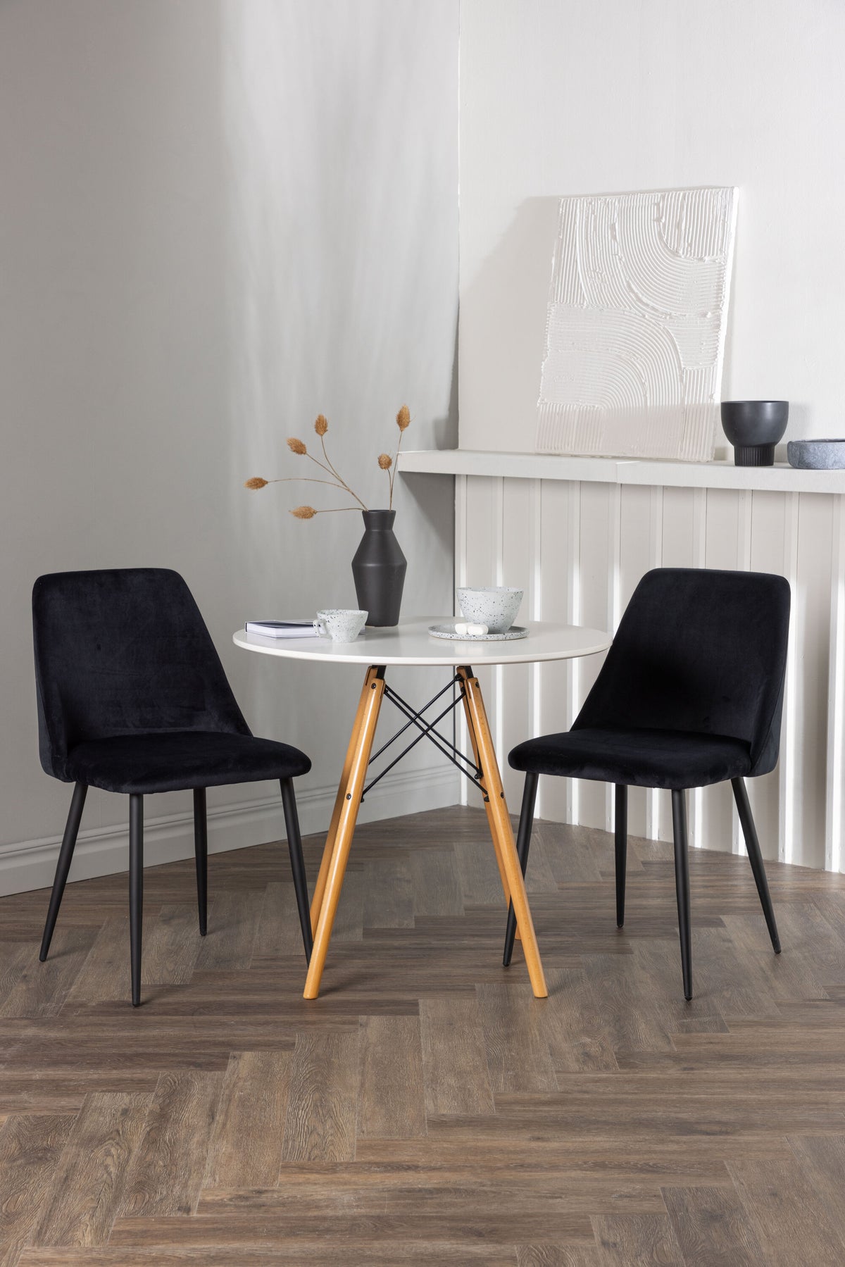 Danburi Matbord med Night Stolarna – Bord: ⌀60 Stol: 56x87x49