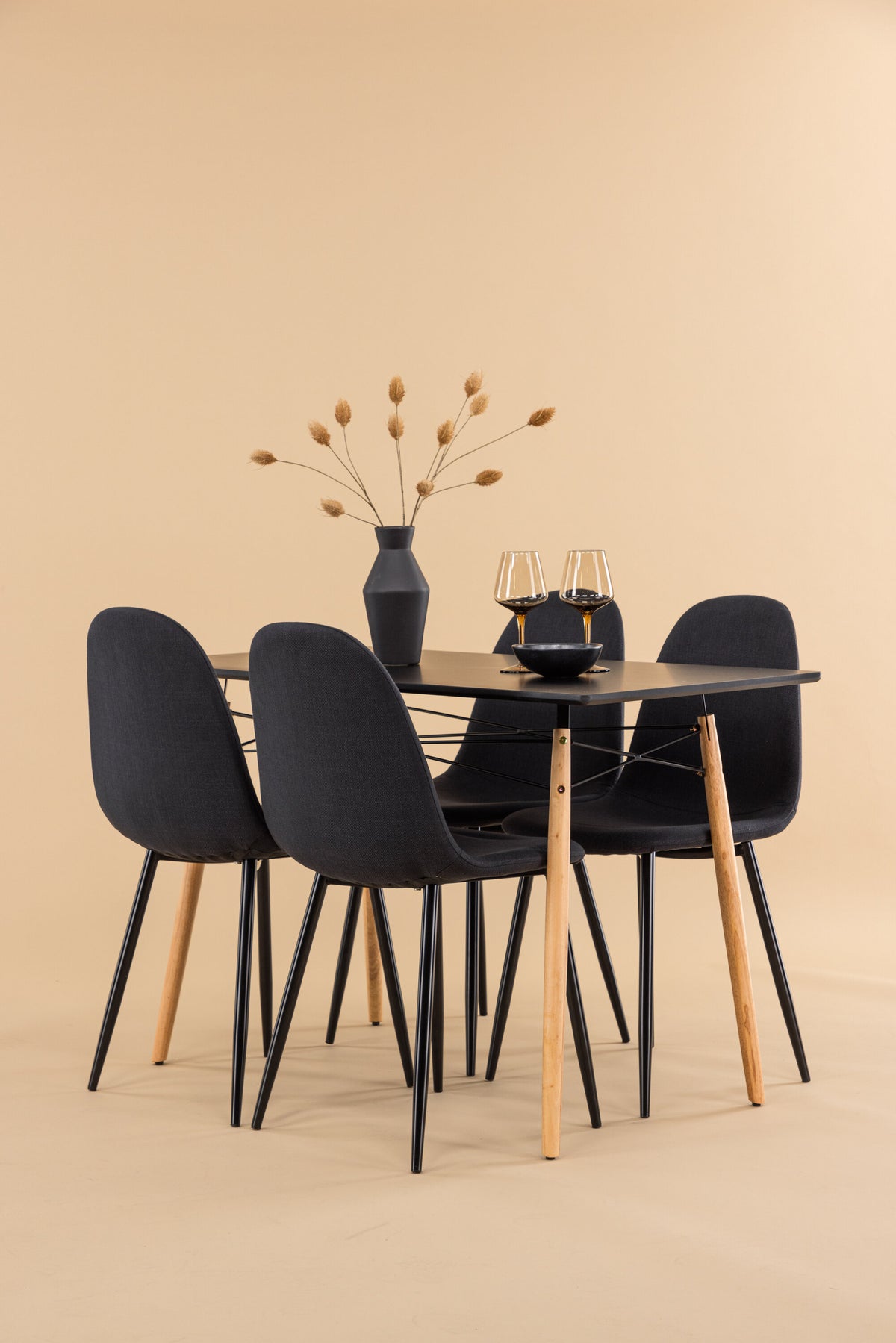 Danburi Matbord med Polar Stolarna – MDF