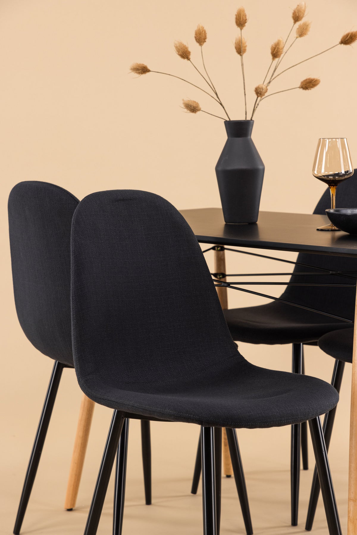 Danburi Matbord med Polar Stolarna – MDF