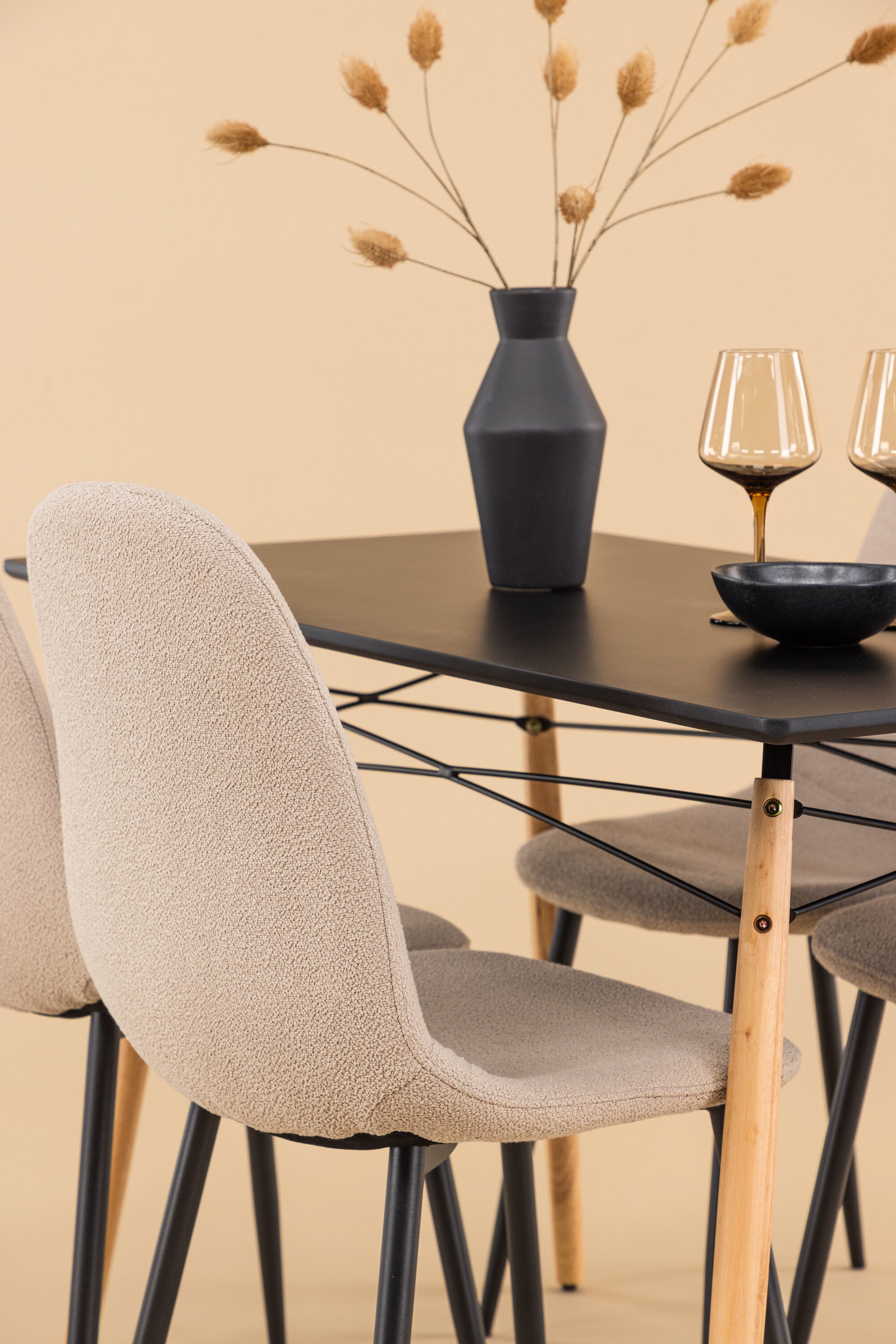 Danburi Matbord med Polar Stolarna – MDF