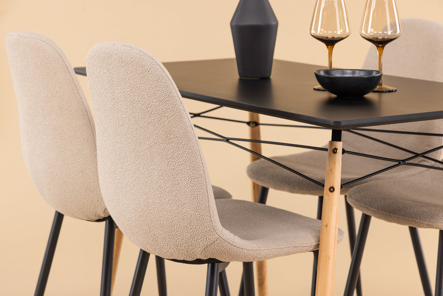 Danburi Matbord med Polar Stolarna – MDF