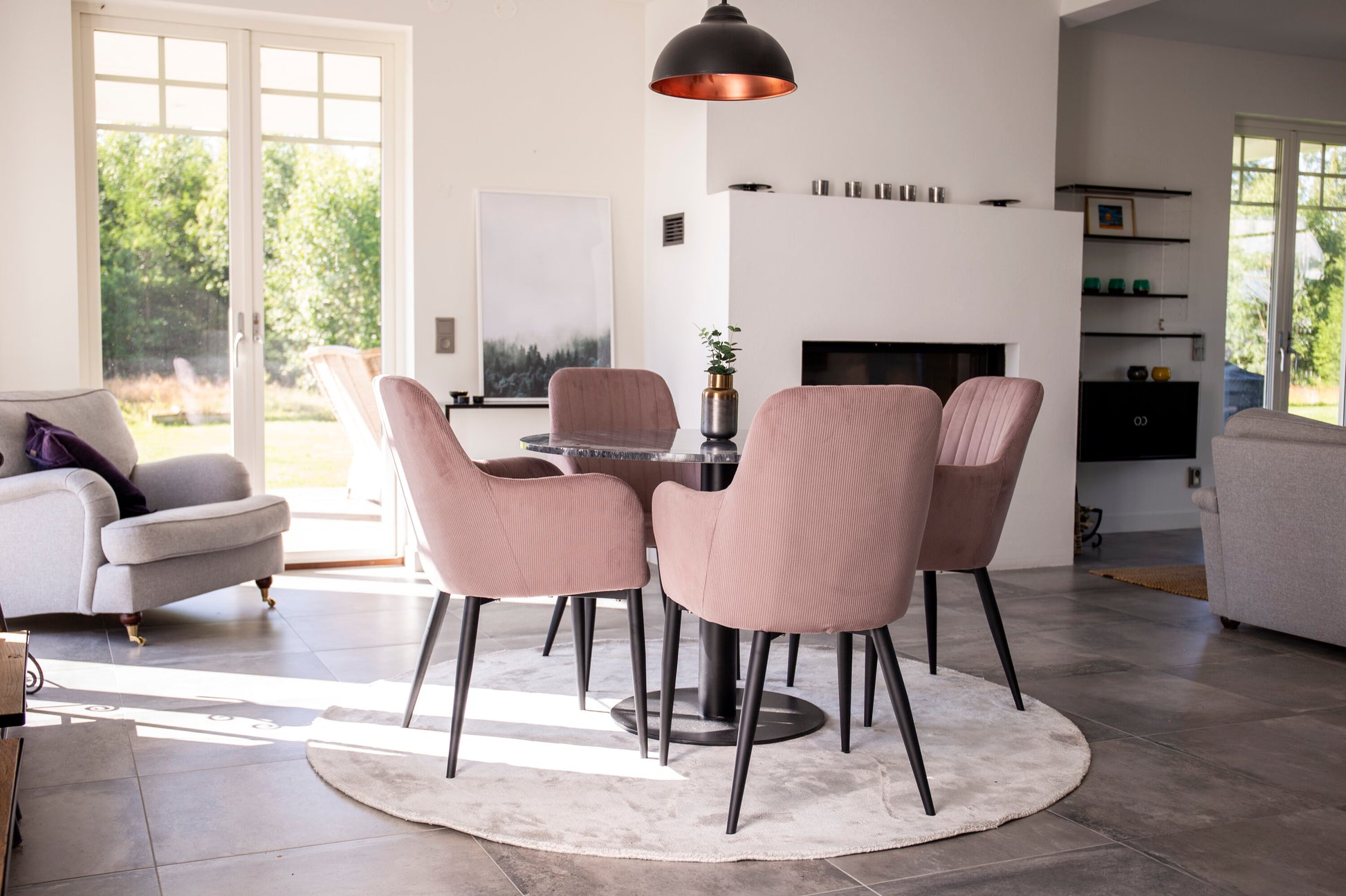 Estelle Matbord med Comfort Stolarna – Marmor