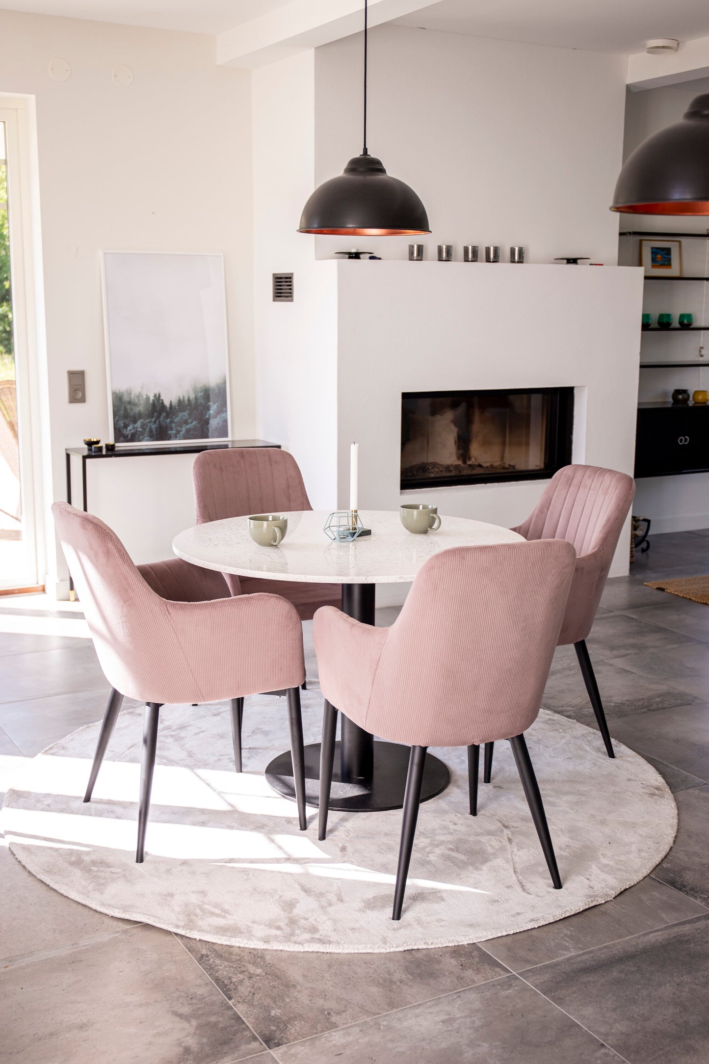 Estelle Matbord med Comfort Stolarna – Marmor