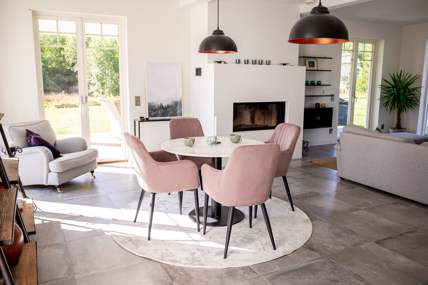 Estelle Matbord med Comfort Stolarna – Marmor