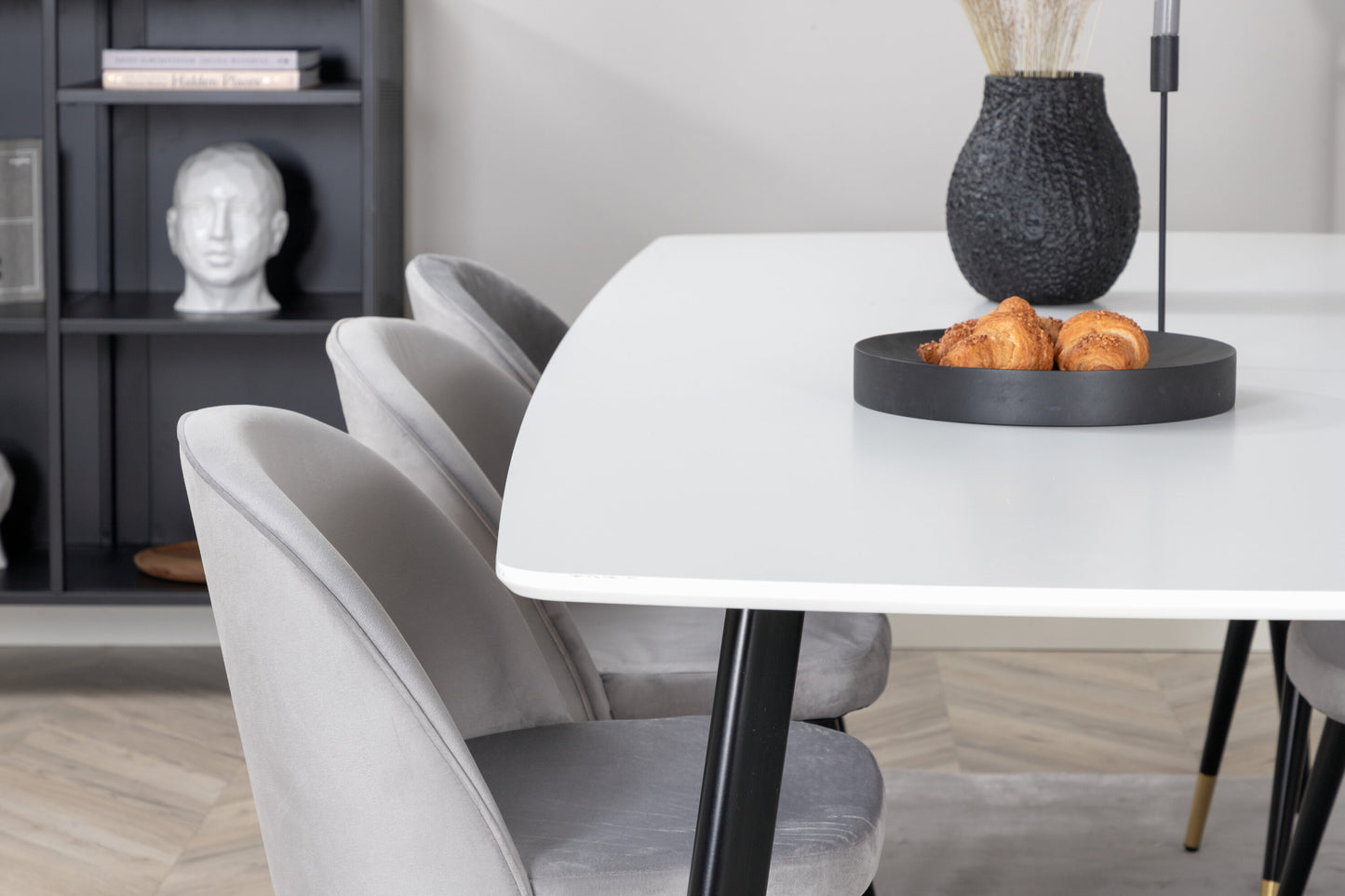 Polar Matbord med Velvet Stolarna – MDF
