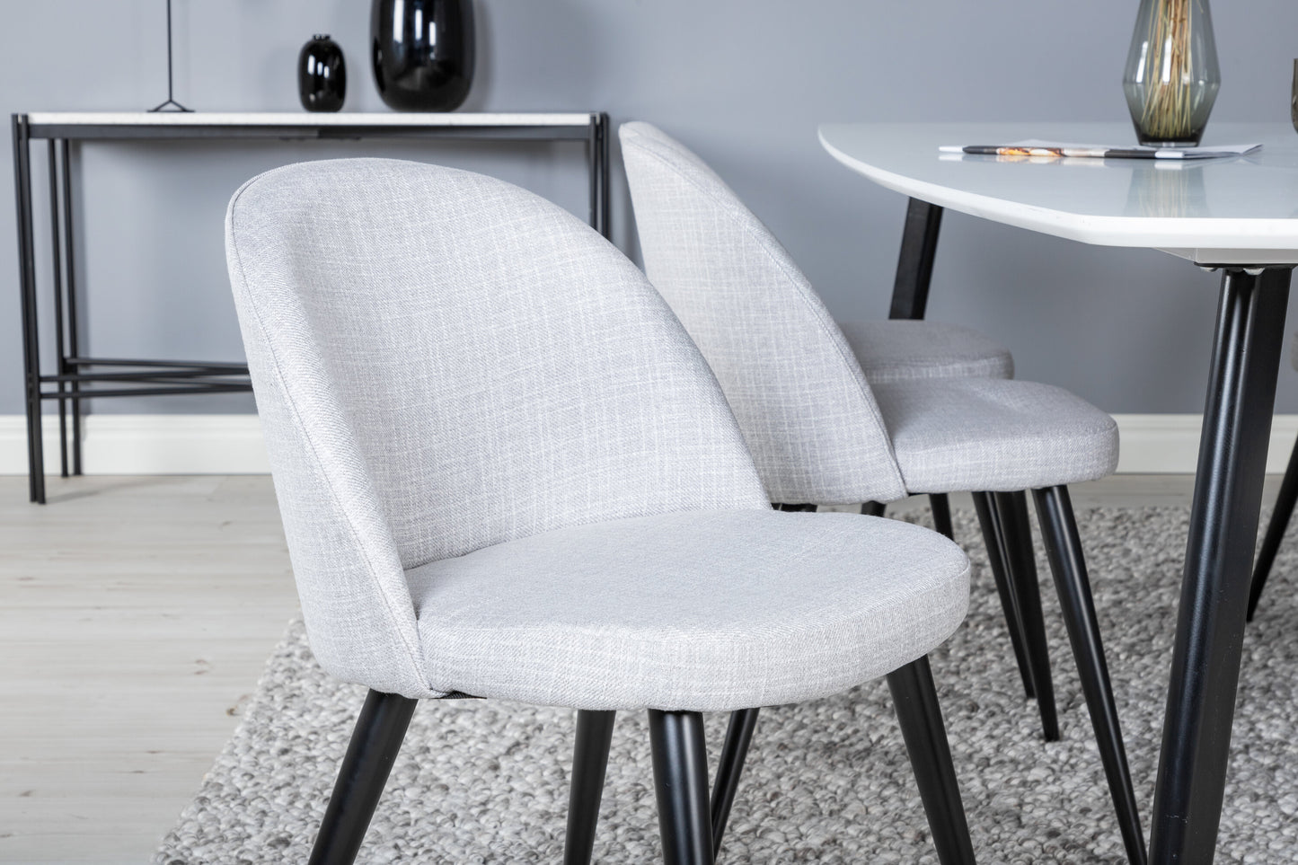 Polar Matbord med Velvet Stolarna – MDF