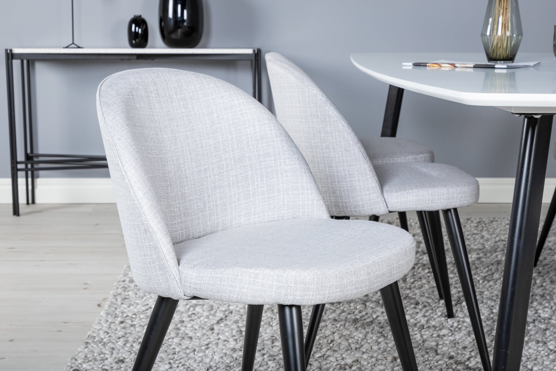 Polar Matbord med Velvet Stolarna – MDF