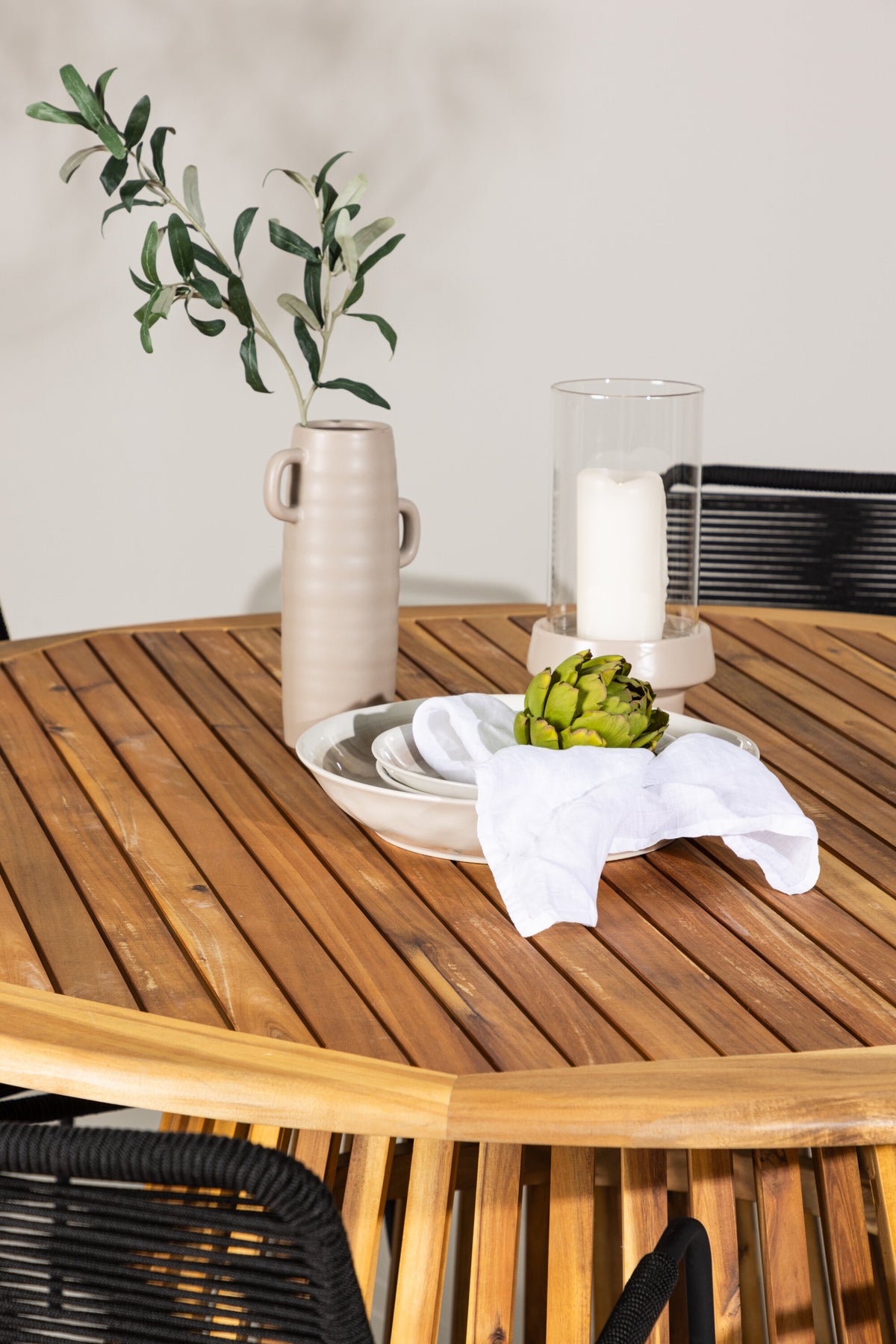 Tucumán Matbord med Lindos Stolarna – Akacia