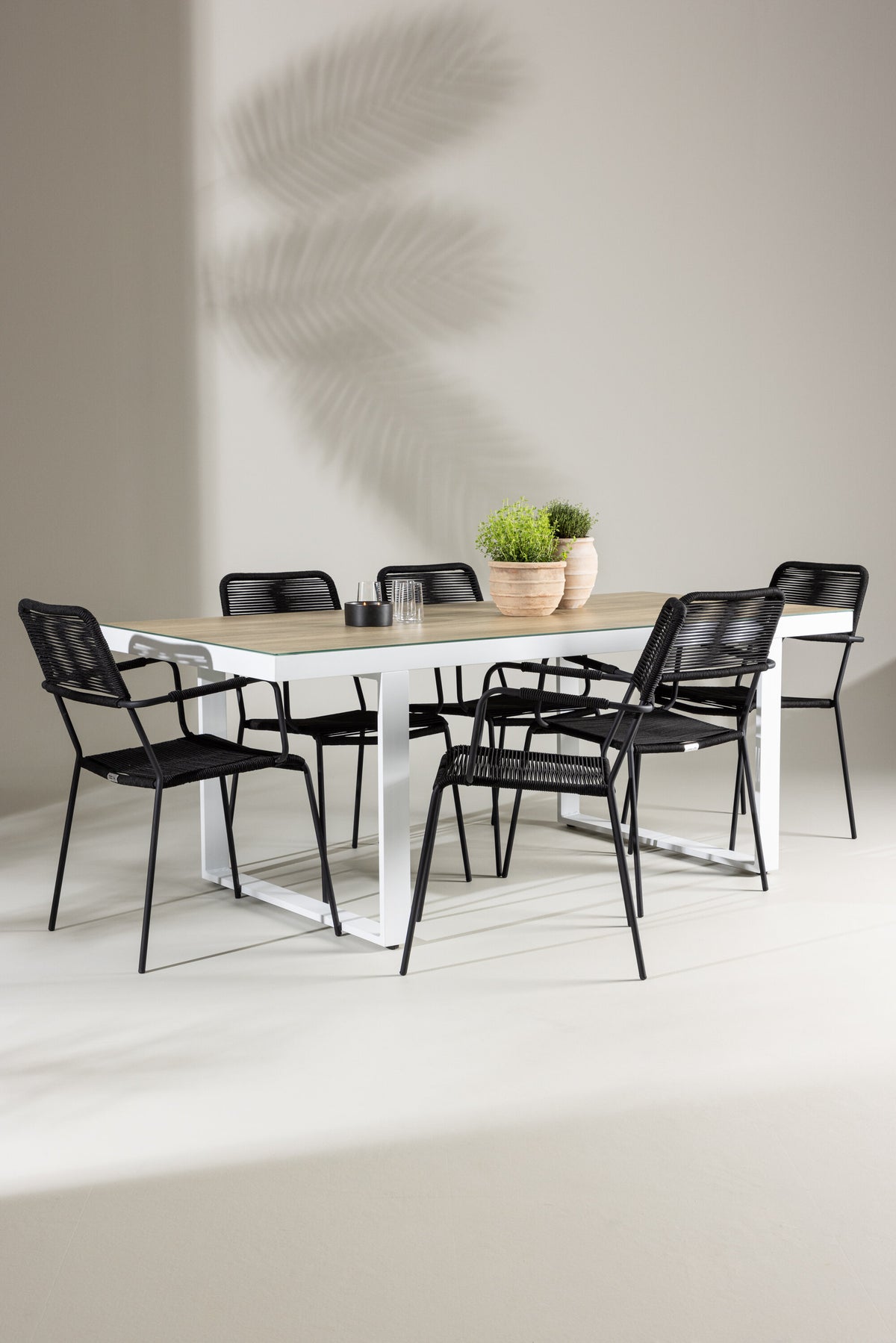Merlo Matbord med Lindos Stolarna – Aluminium
