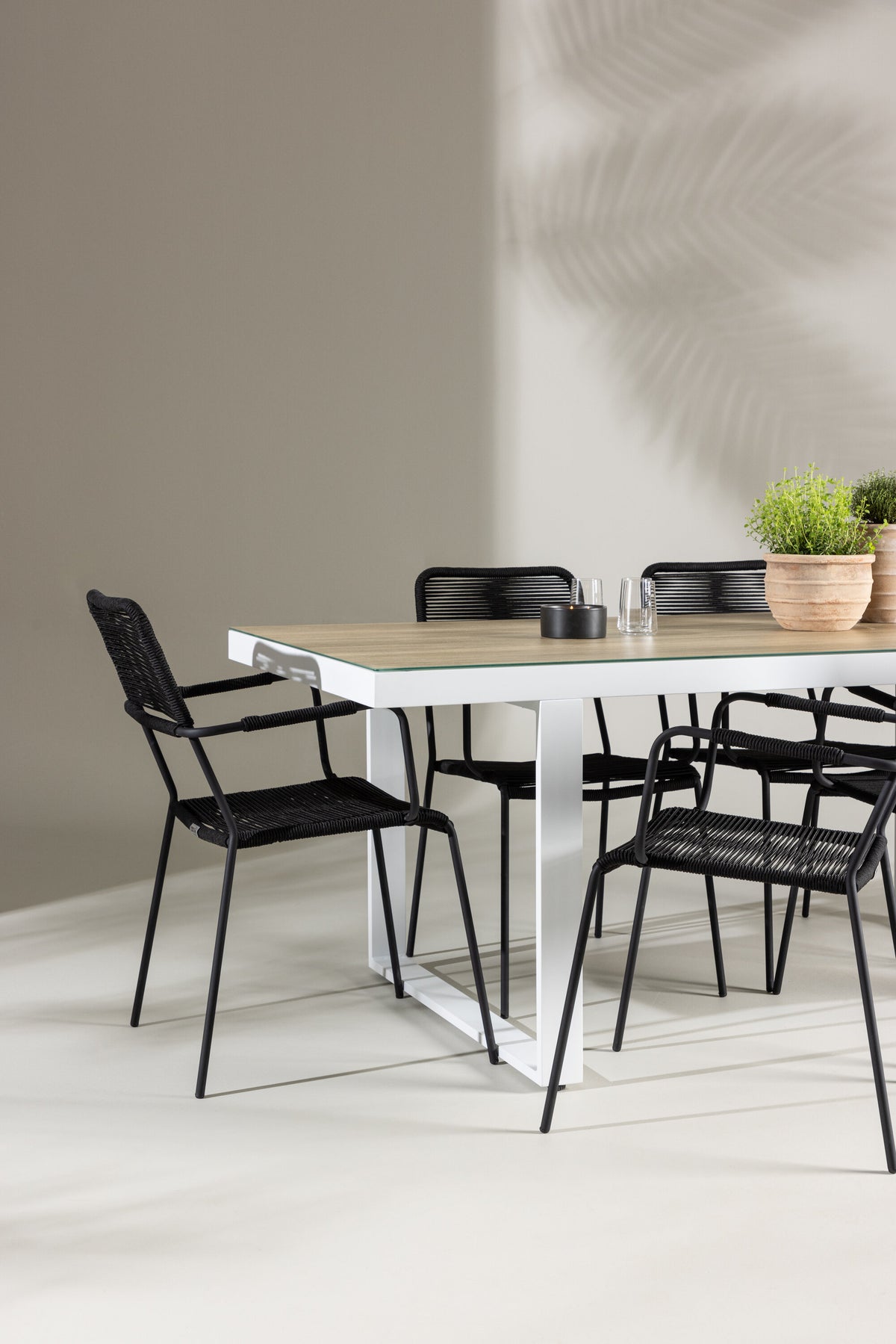 Merlo Matbord med Lindos Stolarna – Aluminium