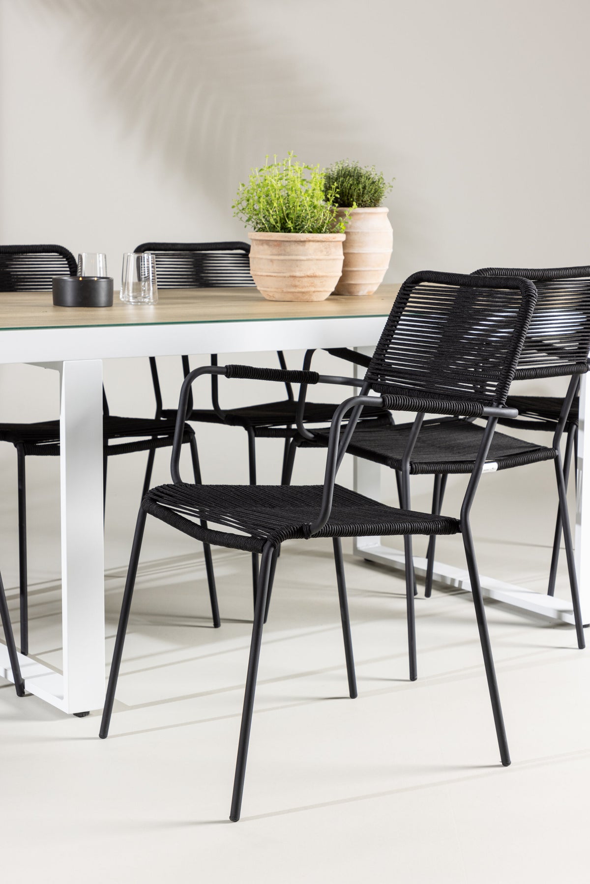 Merlo Matbord med Lindos Stolarna – Aluminium