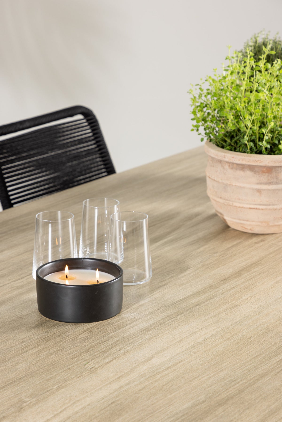 Merlo Matbord med Lindos Stolarna – Aluminium