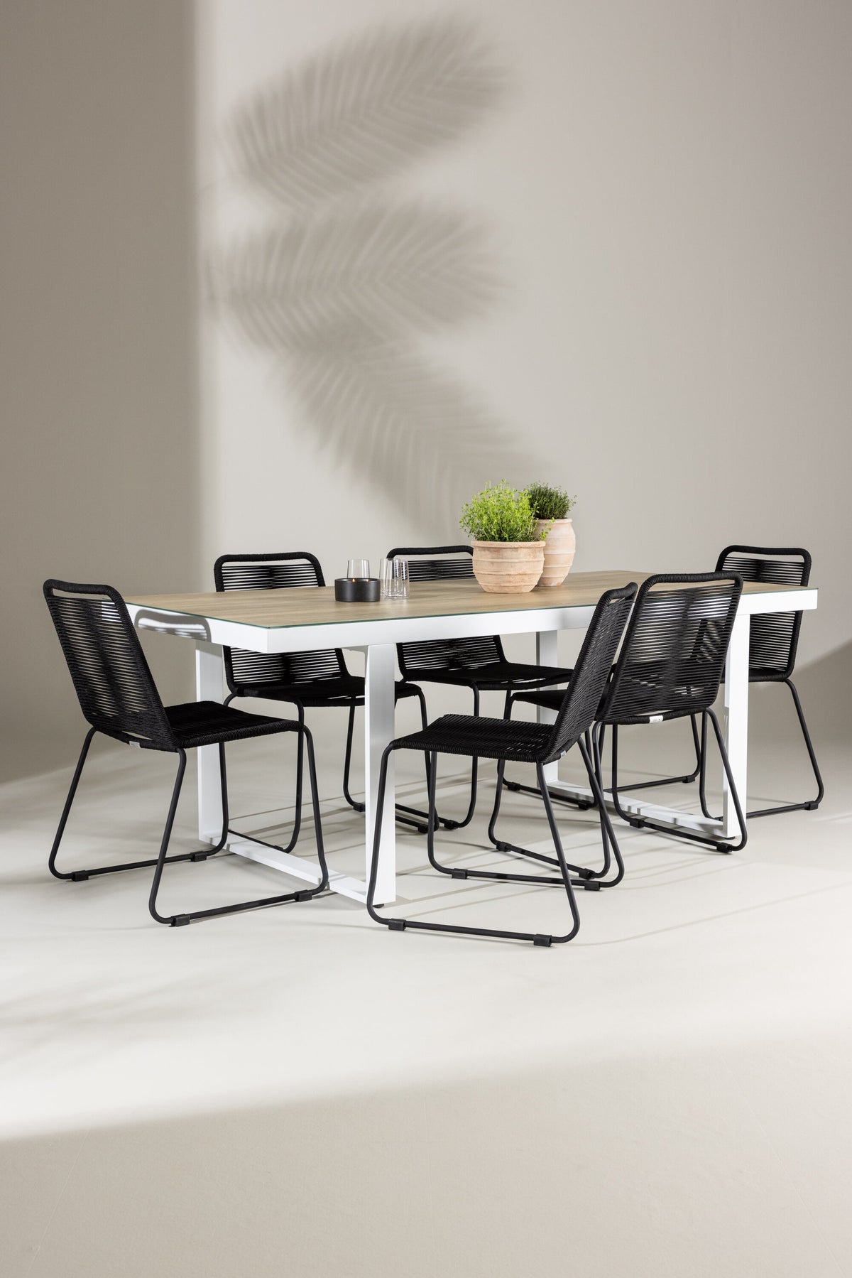 Merlo Matbord med Lindos Stolarna – Aluminium