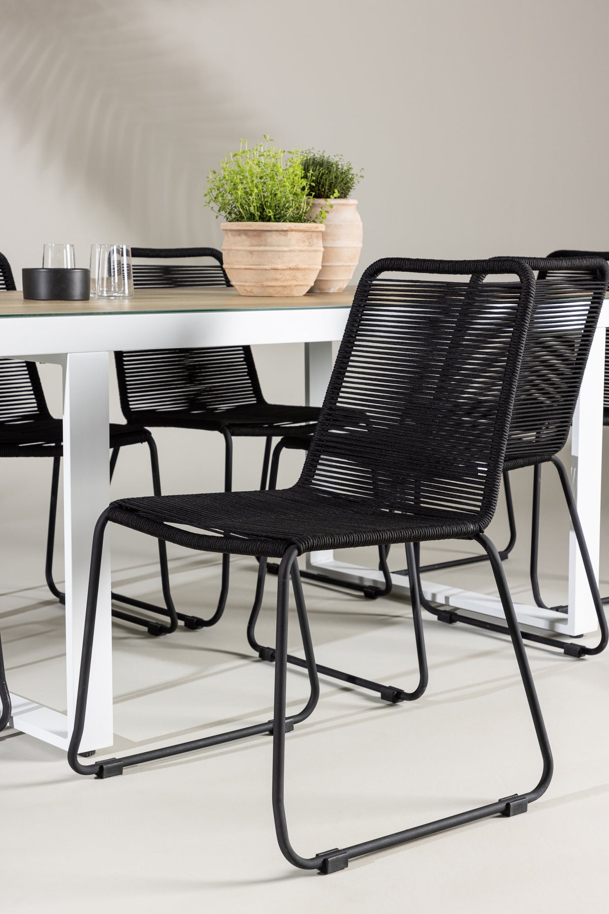 Merlo Matbord med Lindos Stolarna – Aluminium