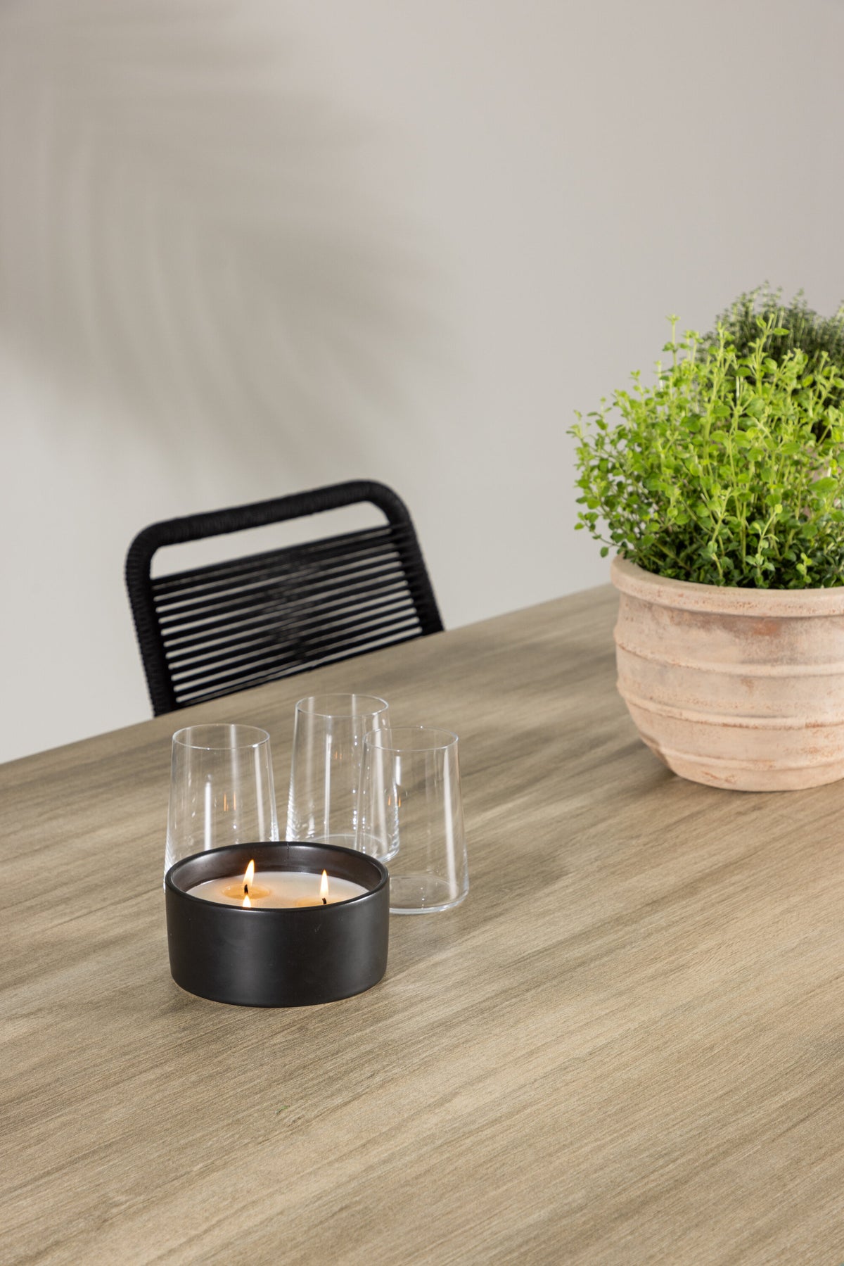 Merlo Matbord med Lindos Stolarna – Aluminium