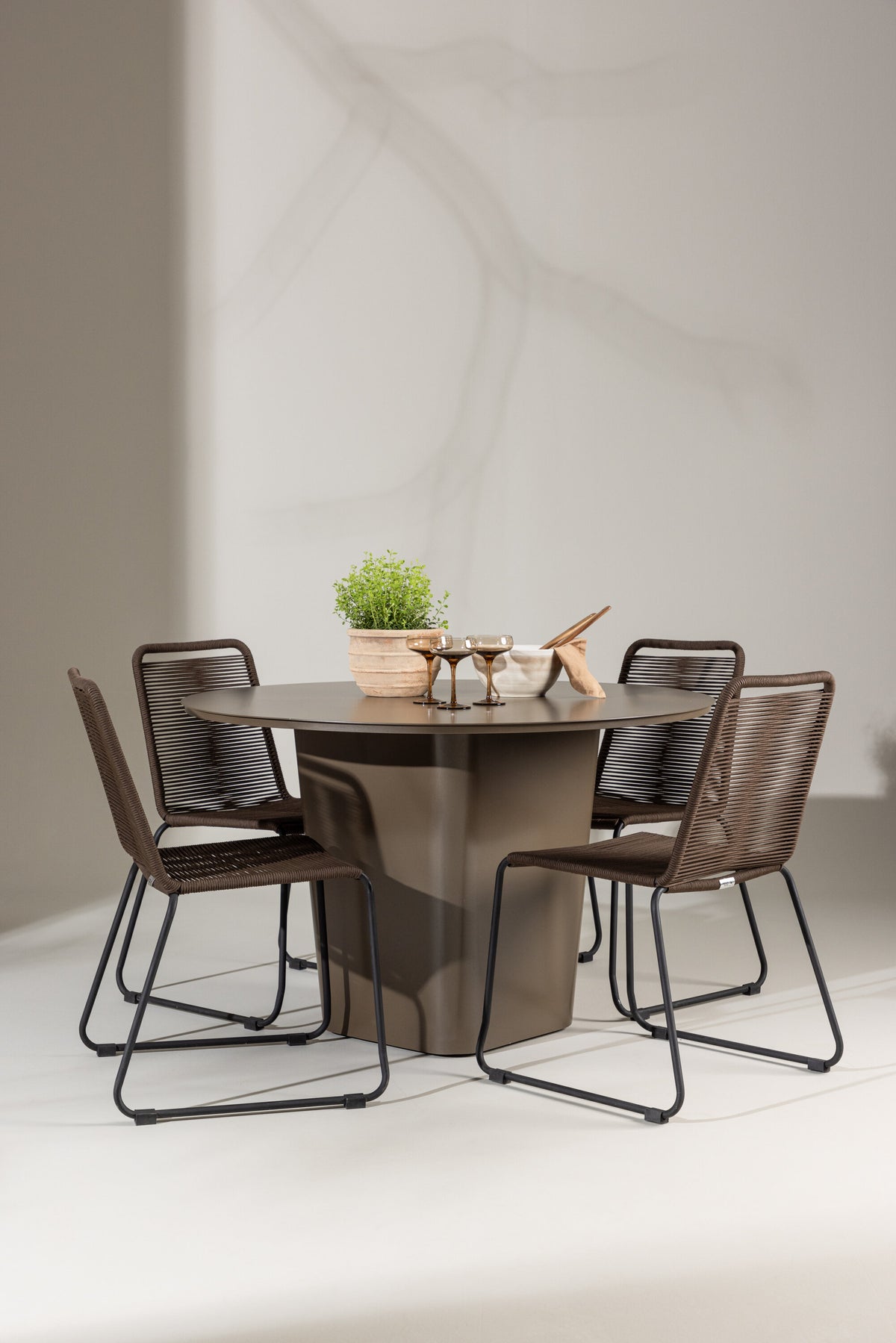 Santa Fe Matbord med Lindos Stolarna – Aluminium