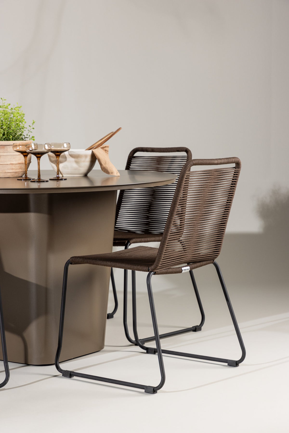 Santa Fe Matbord med Lindos Stolarna – Aluminium