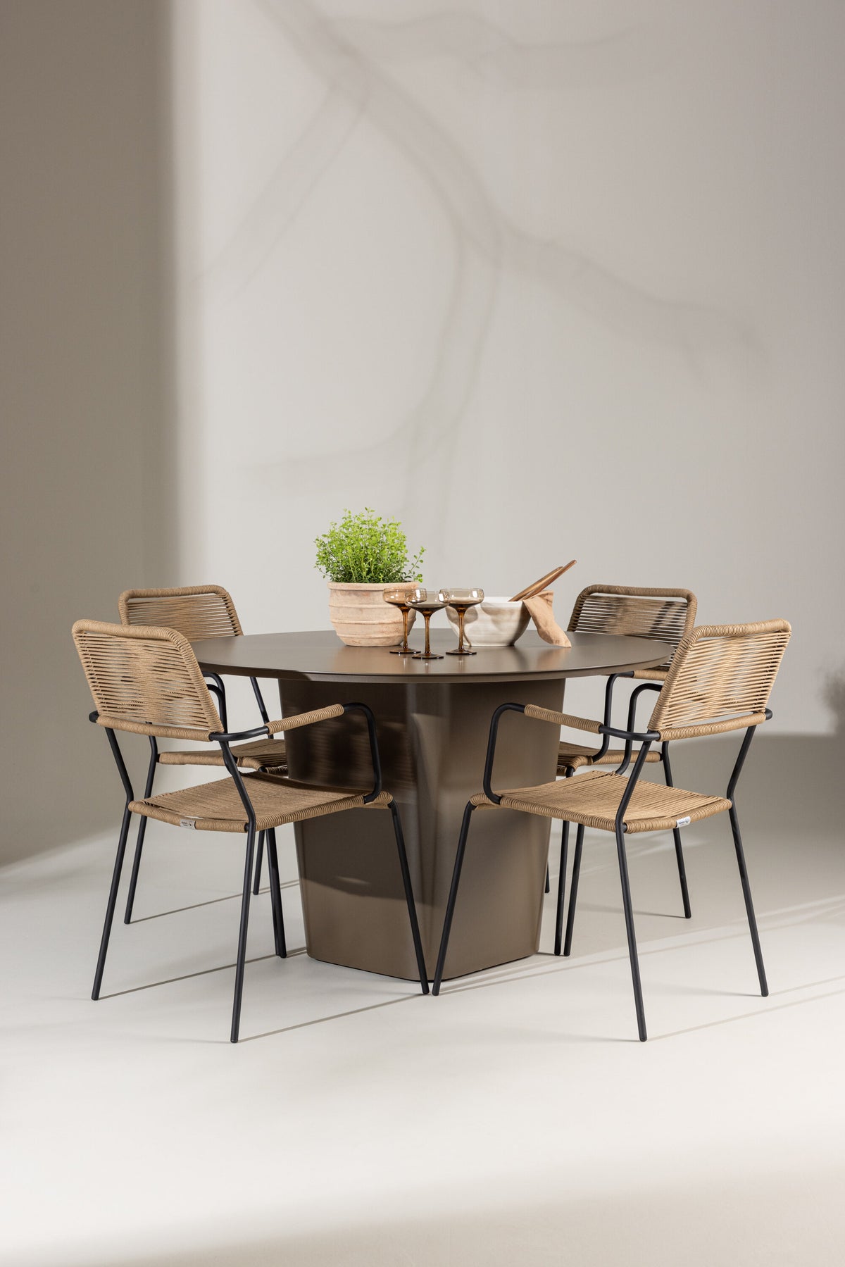 Santa Fe Matbord med Lindos Stolarna – Aluminium