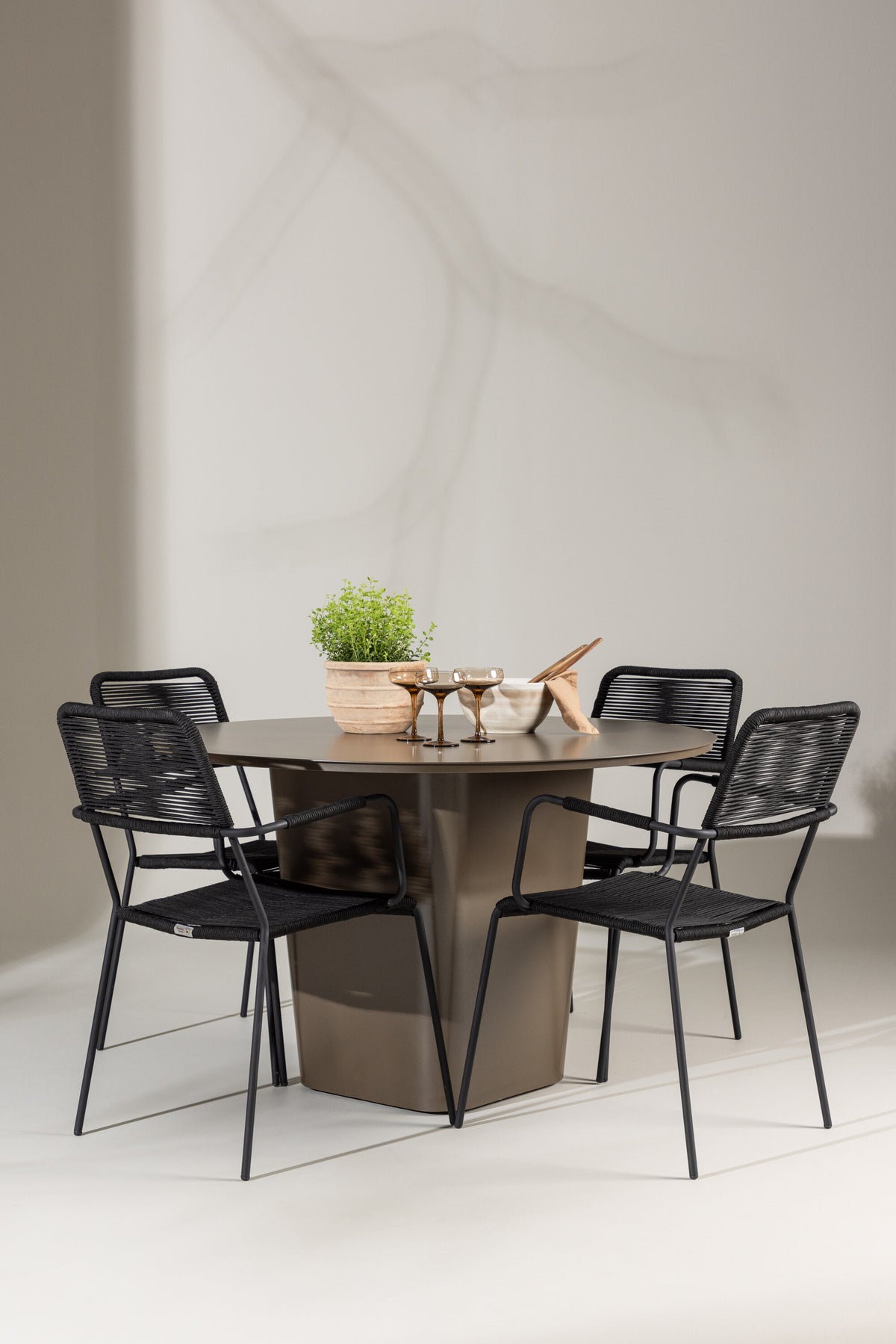 Santa Fe Matbord med Lindos Stolarna – Aluminium